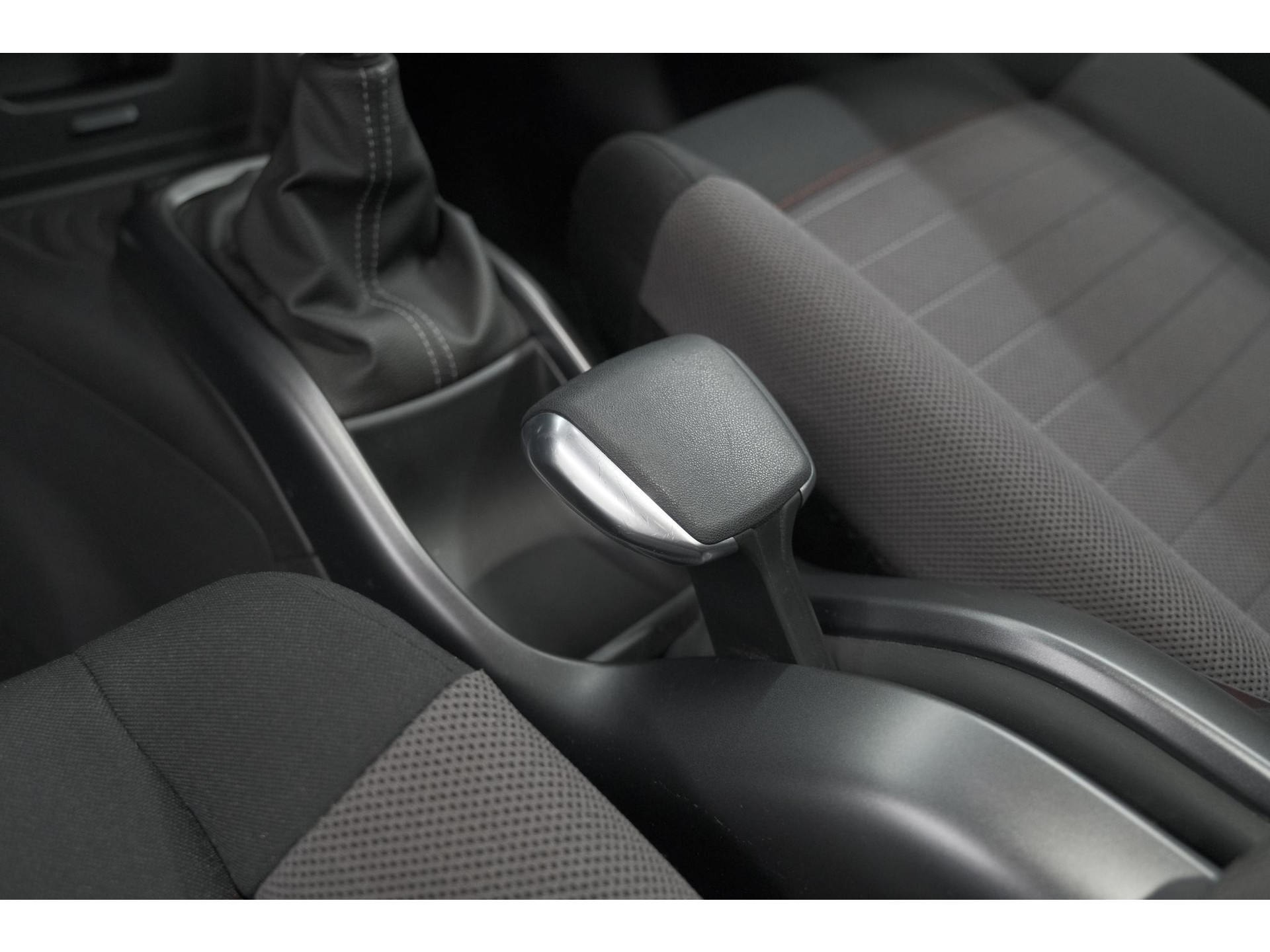 Citroen C3 Aircross PureTech 110 S&S Business | Schuif-/Kanteldak | Camera | HIFI Audiosysteem | Dodehoekdetectie