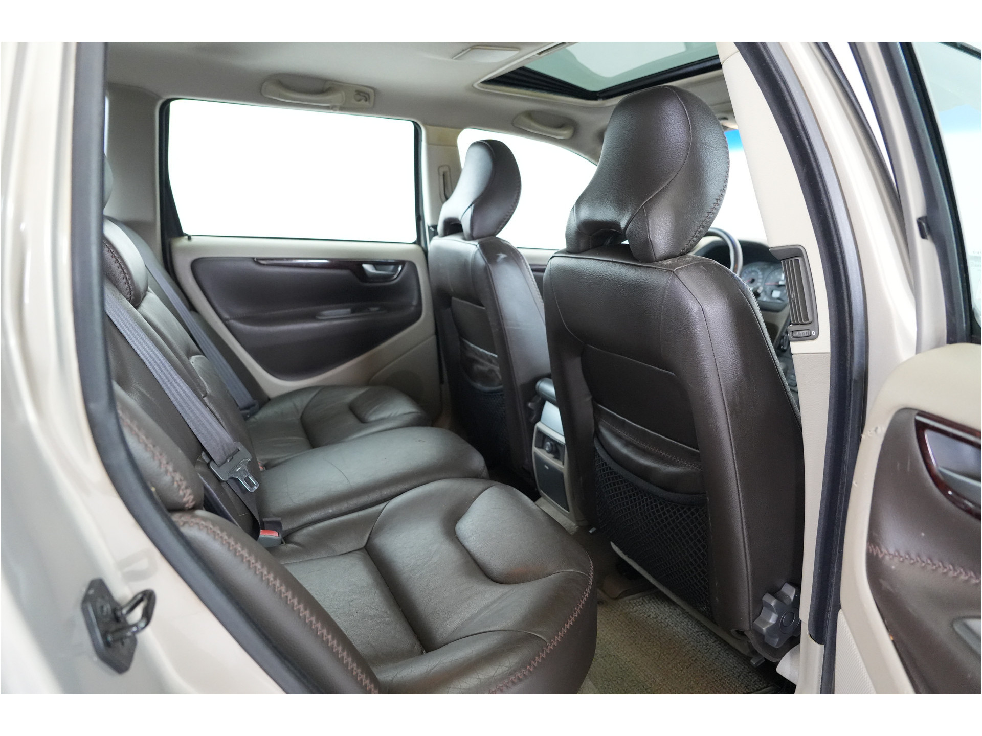 Volvo V70 Cross Country 2.4 T Geartr. Comf. | Blijvend Youngtimer | Trekhaak | Lage stand |