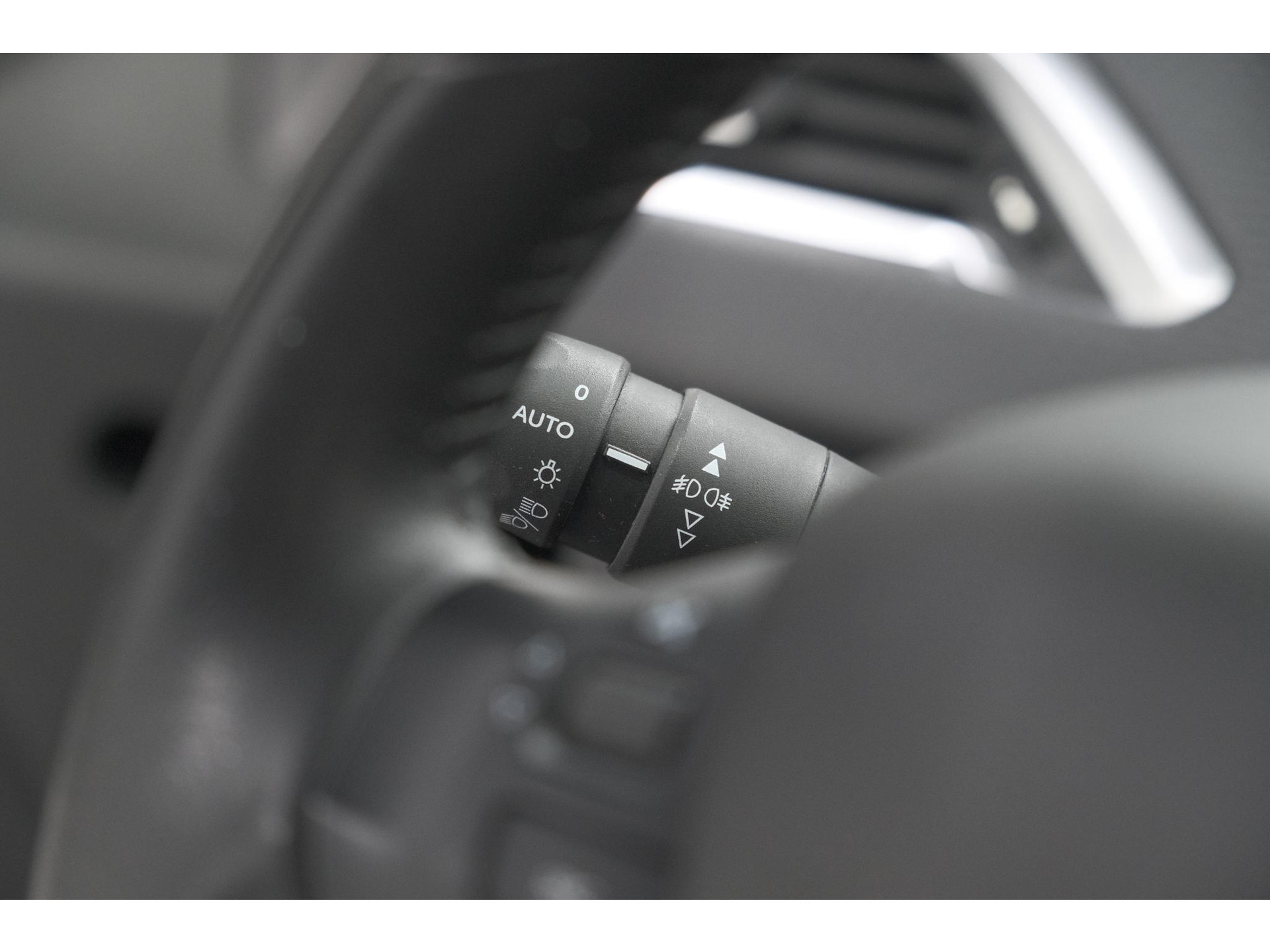Peugeot 208 PureTech 82 Signature | Parkeersensoren | Apple Carplay | Navigatie