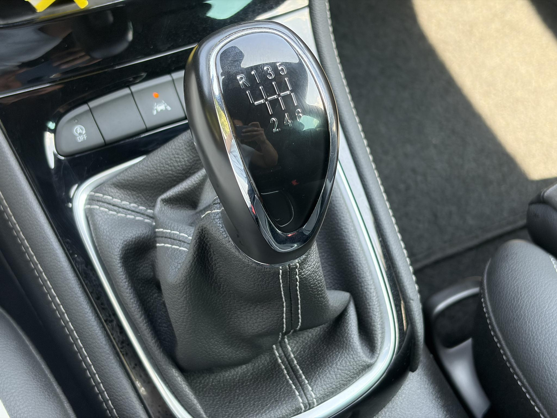 Opel Astra Sports Tourer 1.2 Ultimate 146pk,Afn Trekhaak,Camera,Keyless,Carplay,6 Bak,Stoelverw,Lm velgen,Alcantara-Leder,Dealer Onderhouden,Clima,Cruise,Dodehoek,Rijstrooksensor,N.A.P,Pdc V+A,Apk tot 07-2028