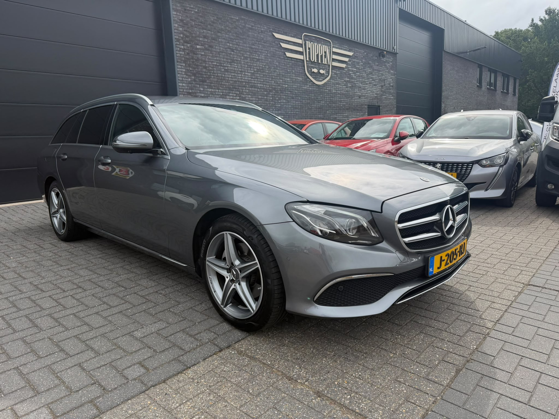 Mercedes-Benz E-klasse Estate 200 Premium 3/6/12 MND GARANTIE  | AUTOMAAT | NIEUWE APK | LEDER | PDC | NAVI | CRUISE |
