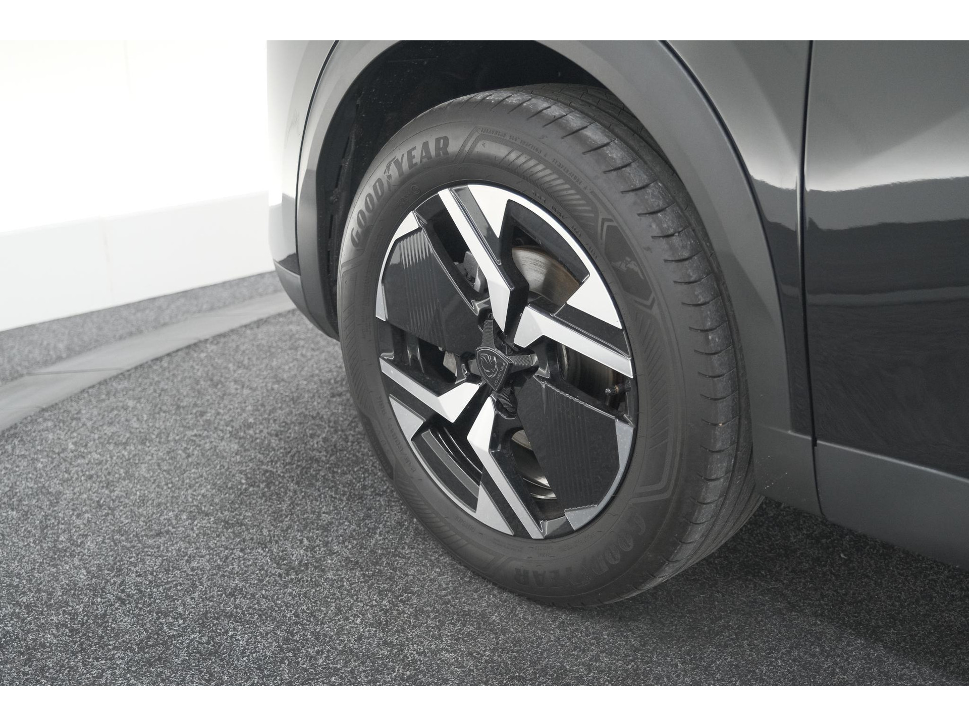 Peugeot 2008 PureTech 130 EAT8 GT | Camera | Parkeersensoren | Apple Carplay