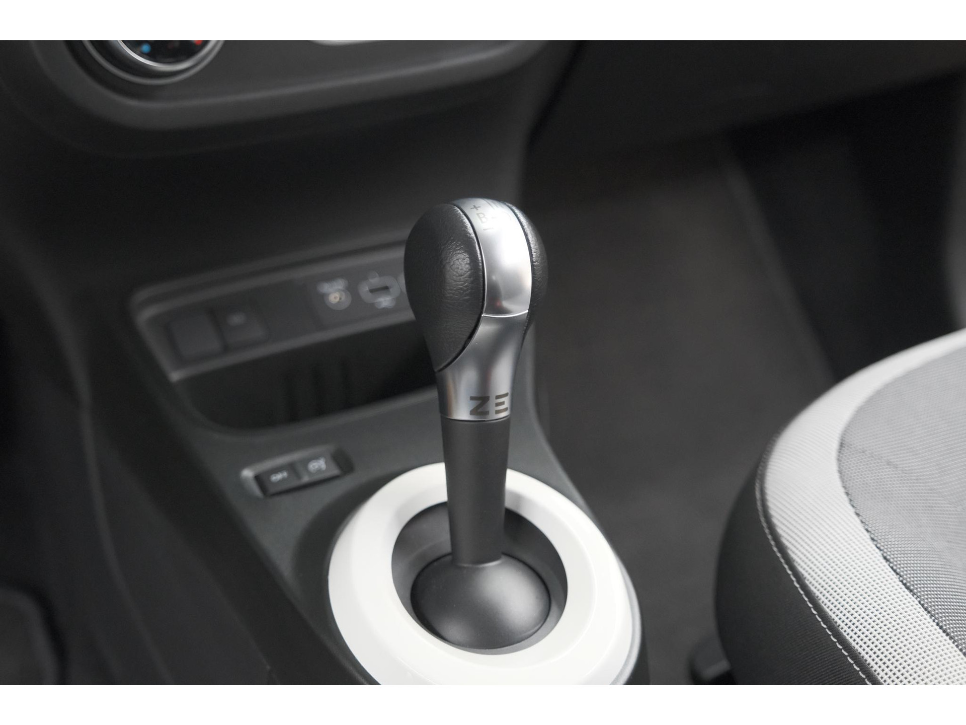 Renault Twingo Z.E. R80 Collection | Lage Kilometerstand | Apple Carplay | Climate Control