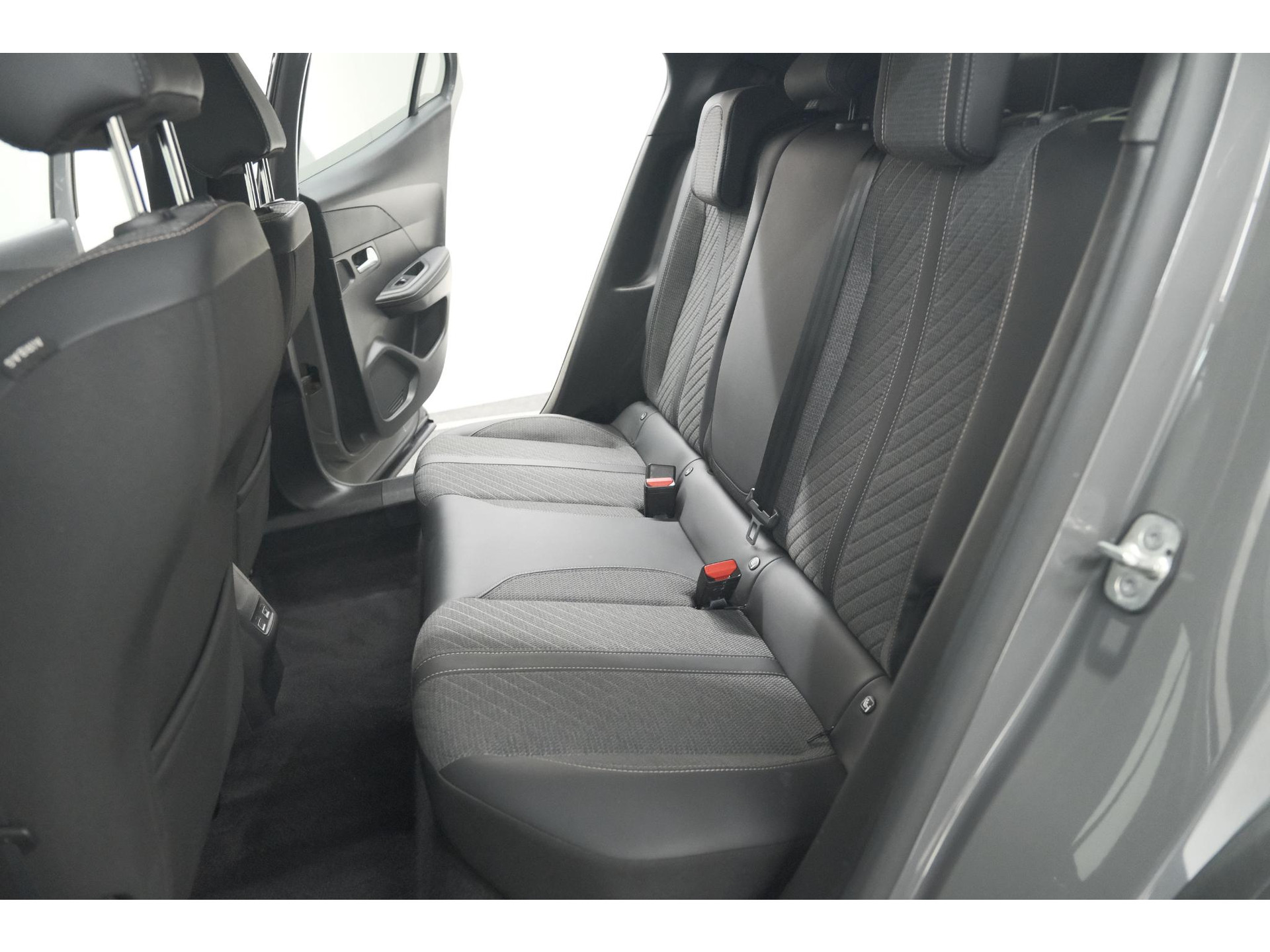 Peugeot 2008 Hybrid 136 e-DCS6 Allure | 360 Camera | Adaptieve Cruise Control | Dodehoekdetectie | Navigatie