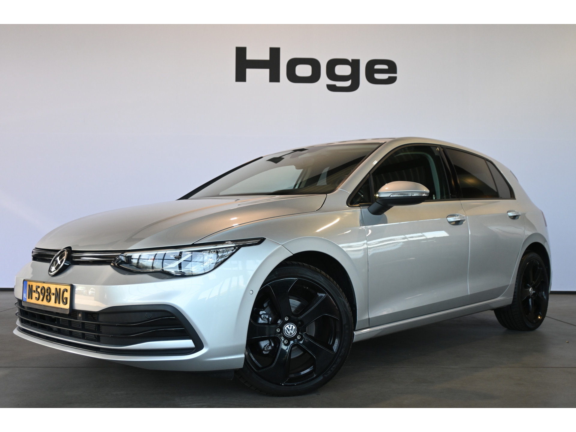 Volkswagen Golf 1.5 eTSI R-Line Automaat Clima Carplay Cruise Control Rijklaarprijs Inruil Mogelijk!