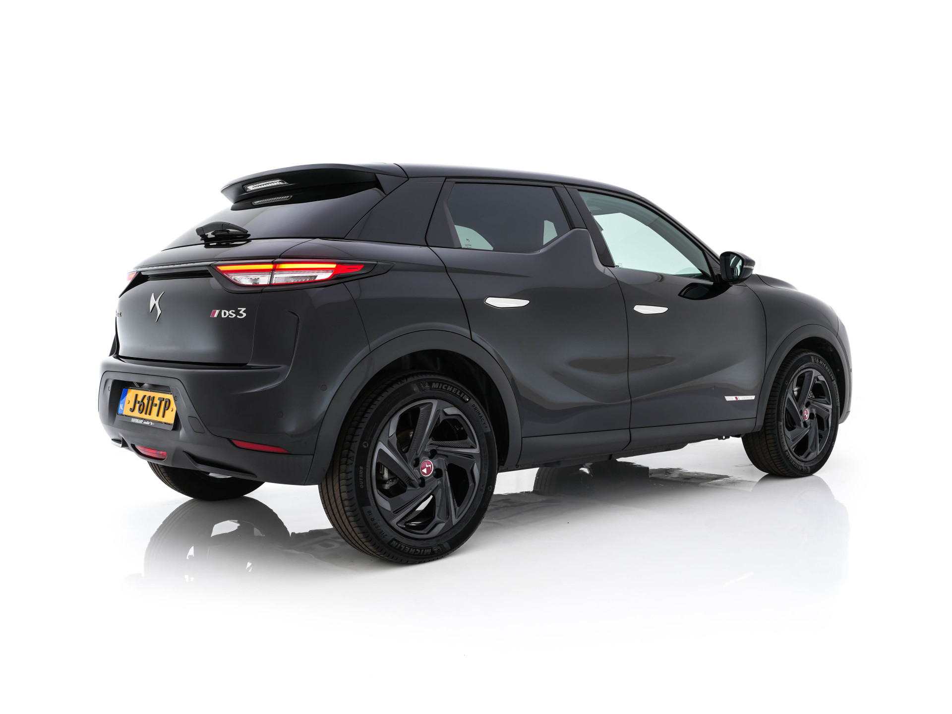 DS 3 Crossback E-Tense Performance Line+ 50 kWh [ 3-Fase ] {SOH-90%} (INCL-BTW) *LEATHER-FABRIC | MATRIX-LED | ADAPTIVE-CRUISE | DIGI-COCKPIT | HEATED-SPORTSEATS | CAMERA | KEYLESS | NAVI-FULLMAP | DAB+ | ECC | PDC | PRIVACY-GLASS | 18''ALU*