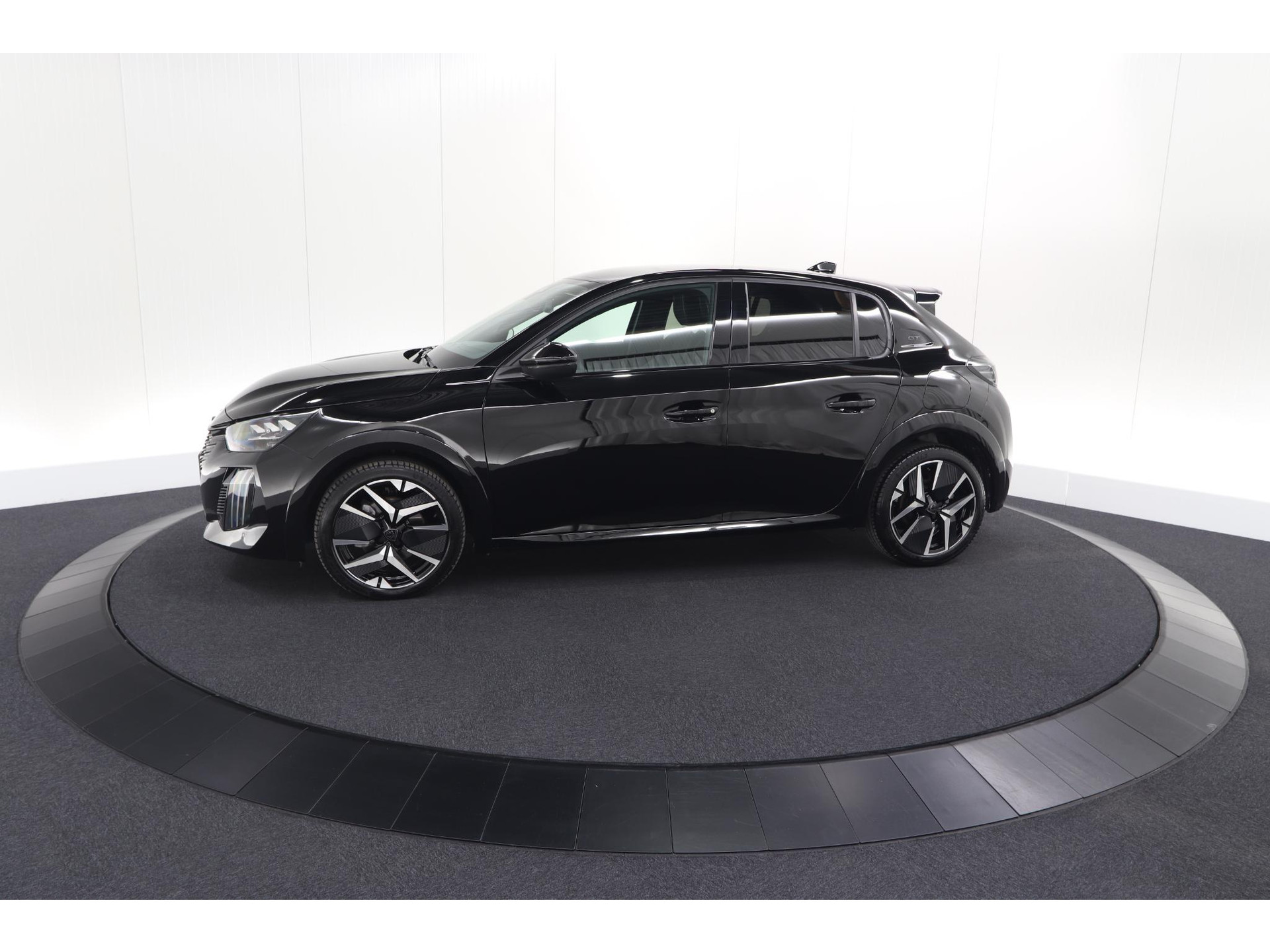 Peugeot 208 1.2 Hybrid 145 e-DCS6 GT | Alcantara Pakket | Camera | Apple Carplay | Stoelverwarming