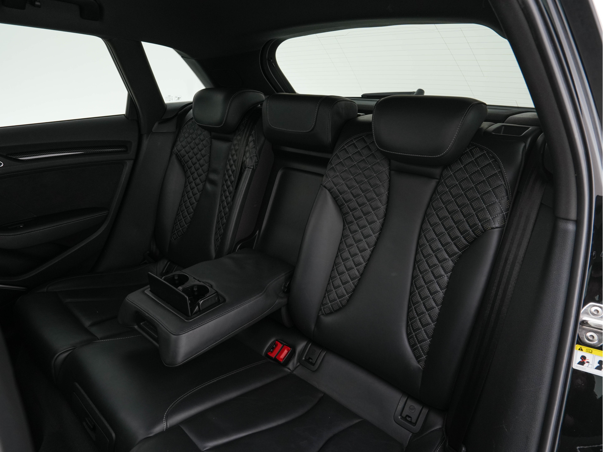 Audi RS3 2.5 TFSI quattro Aut. *RS-SEATS | PANO | NAPPA-FULL-LEATHER | DIGI-COCKPIT | BANG&OLUFSEN | APPLE-CARPLAY | ADAPTIVE-CRUISE | BLIND-SPOT | CAMERA | KEYLESS | NAVI-FULLMAP | DAB+ | MAGNETIC-RIDE | 19''ALU*