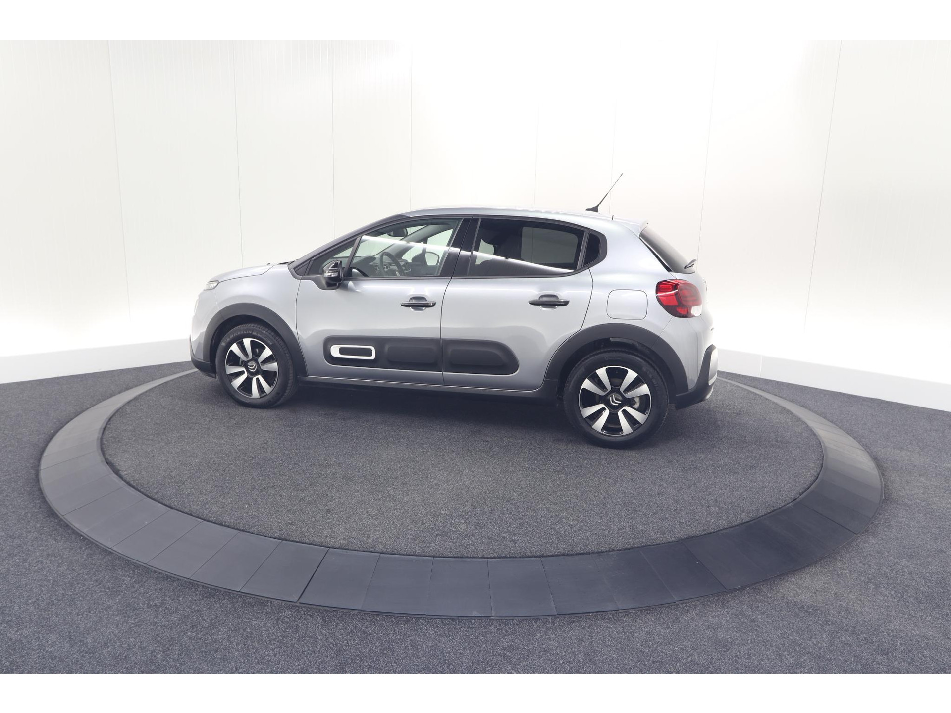 Citroen C3 PureTech 110 Max | Keyless entry/start | Camera | Navigatie | Parkeersensoren | Apple Carplay