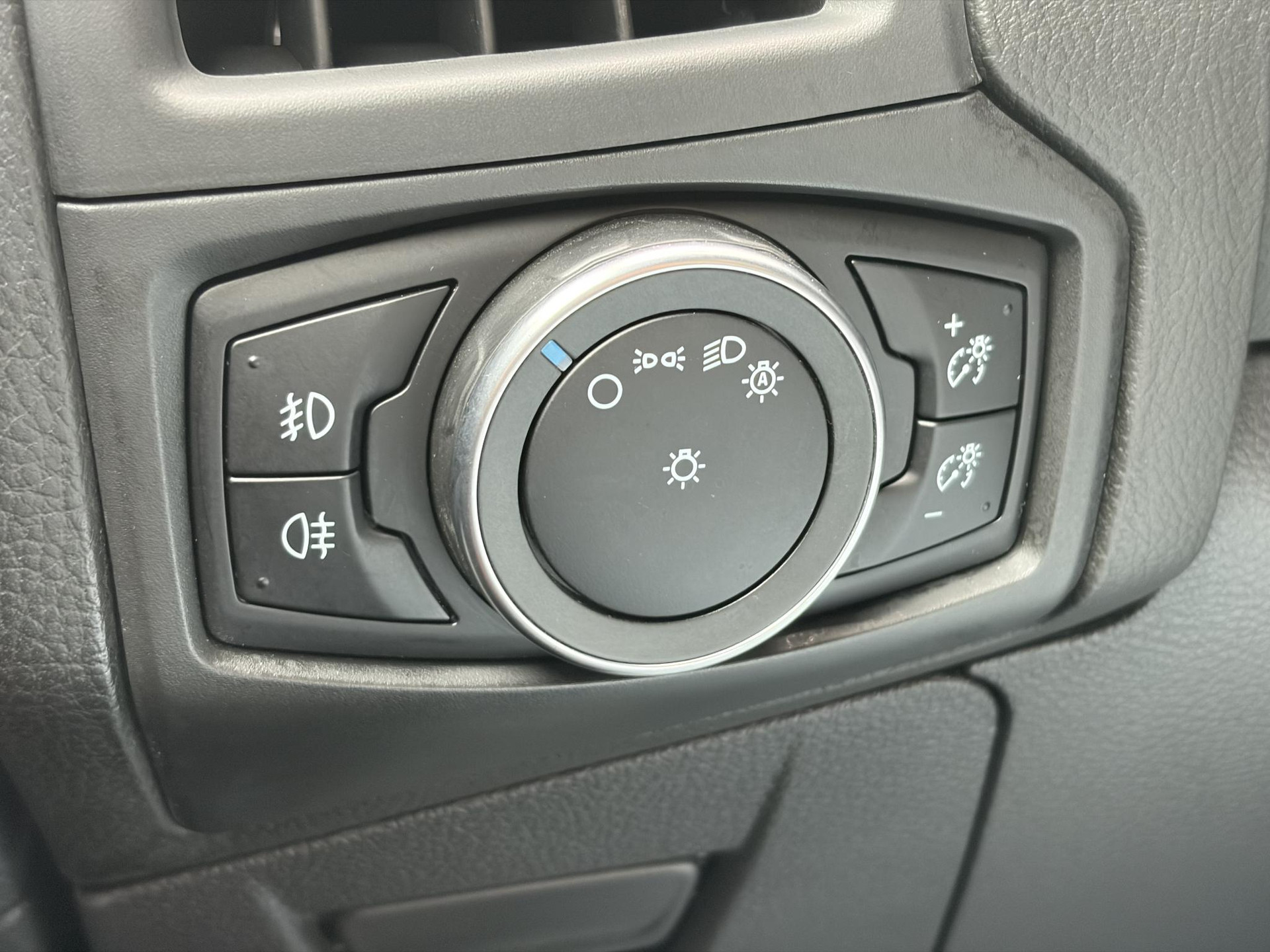 Ford Focus Wagon 1.5 Titanium Edition 1e Eigenaar,150pk,Navi,Camera,6 Bak,Stoelverw,Stuurverw,Leder,Lm velgen,Pdc V+A,Elekt.stoelen,Recent beurt gehad,Apk tot 03-2027