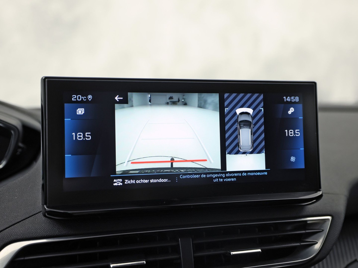 Peugeot 3008 1.2 PureTech Premium Automaat (APPLE CARPLAY, NAP, GROOT NAVI, 360 CAMERA, TREKHAAK, SPORTSTOELEN, LANE ASSIST, CRUISE, NIEUWSTAAT)