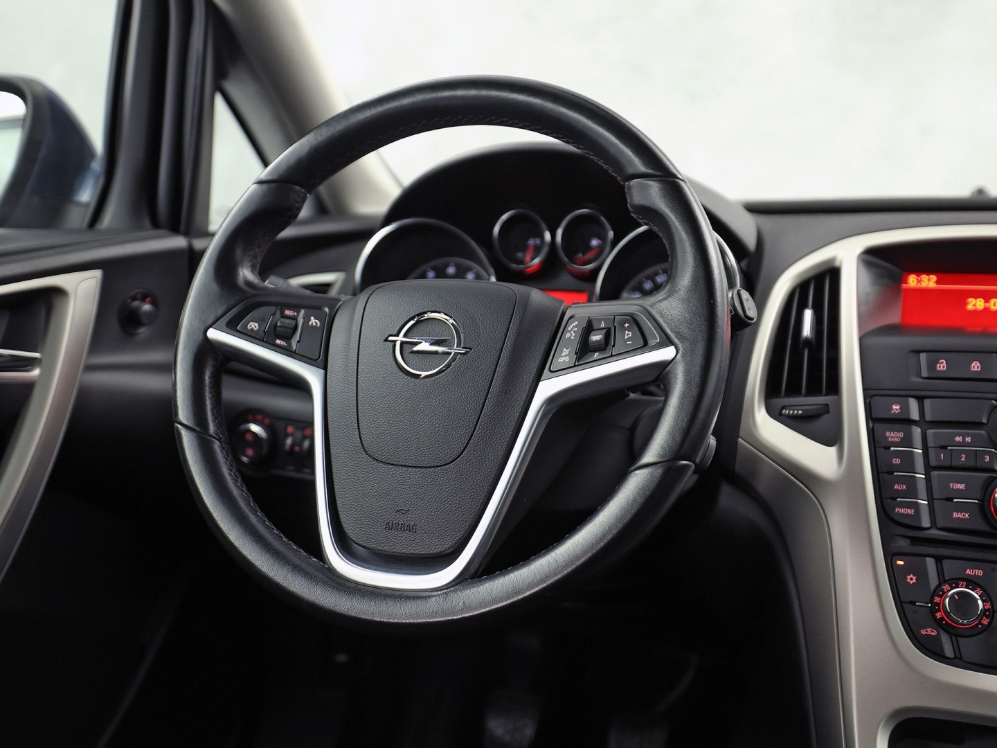Opel Astra 1.6 Selection (CLIMATE, CRUISE CONTROL, SPORTSTOELEN, NIEUWE APK, NIEUWSTAAT)