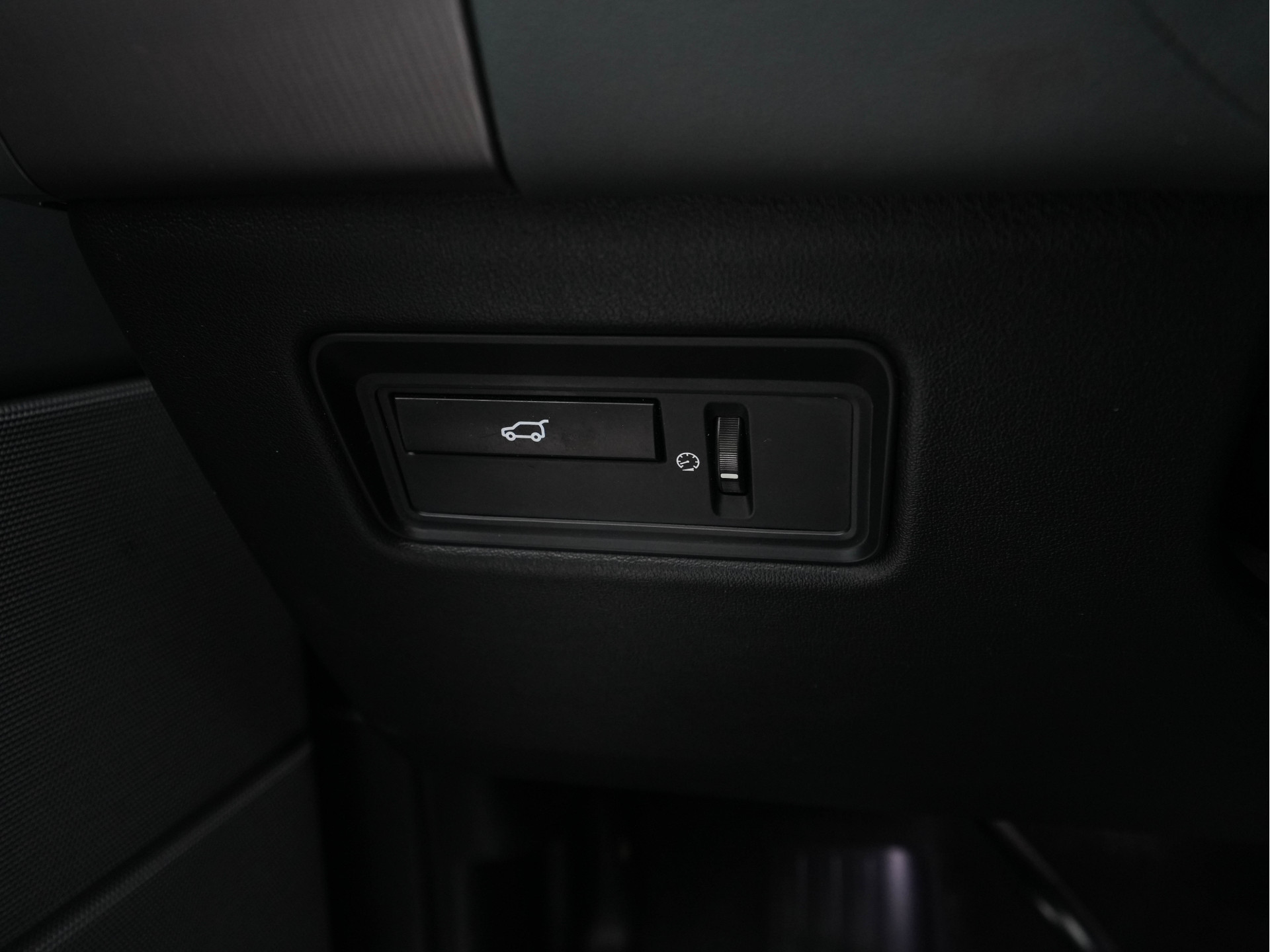 Land Rover Range Rover Sport 3.0 TDV6 HSE Dynamic [ 7-Pers ] Aut. *PANO | LEATHER | BI-XENON | NAVI-FULLMAP | CAMERA | CRUISE | HEAD-UP | MEMORY-PACK | HEATED-COMFORTSEATS | PRIVACY-GLASS | SHIFT-PADDLES | TOWBAR | 20"ALU*