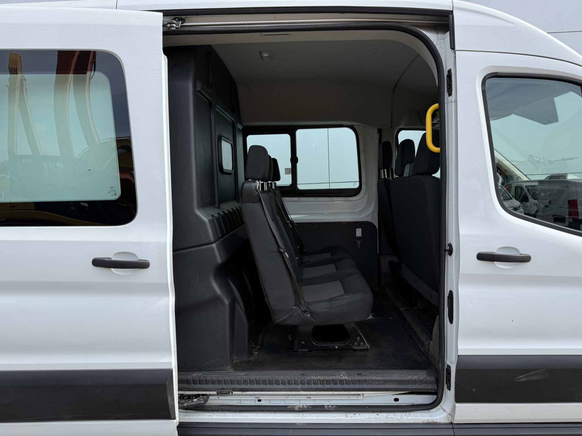Ford Transit DC 2.0 TDCI L3H2 130PK 6-persoons Dubbele cabine L3H2 Trekhaak Parkeersensoren voor
