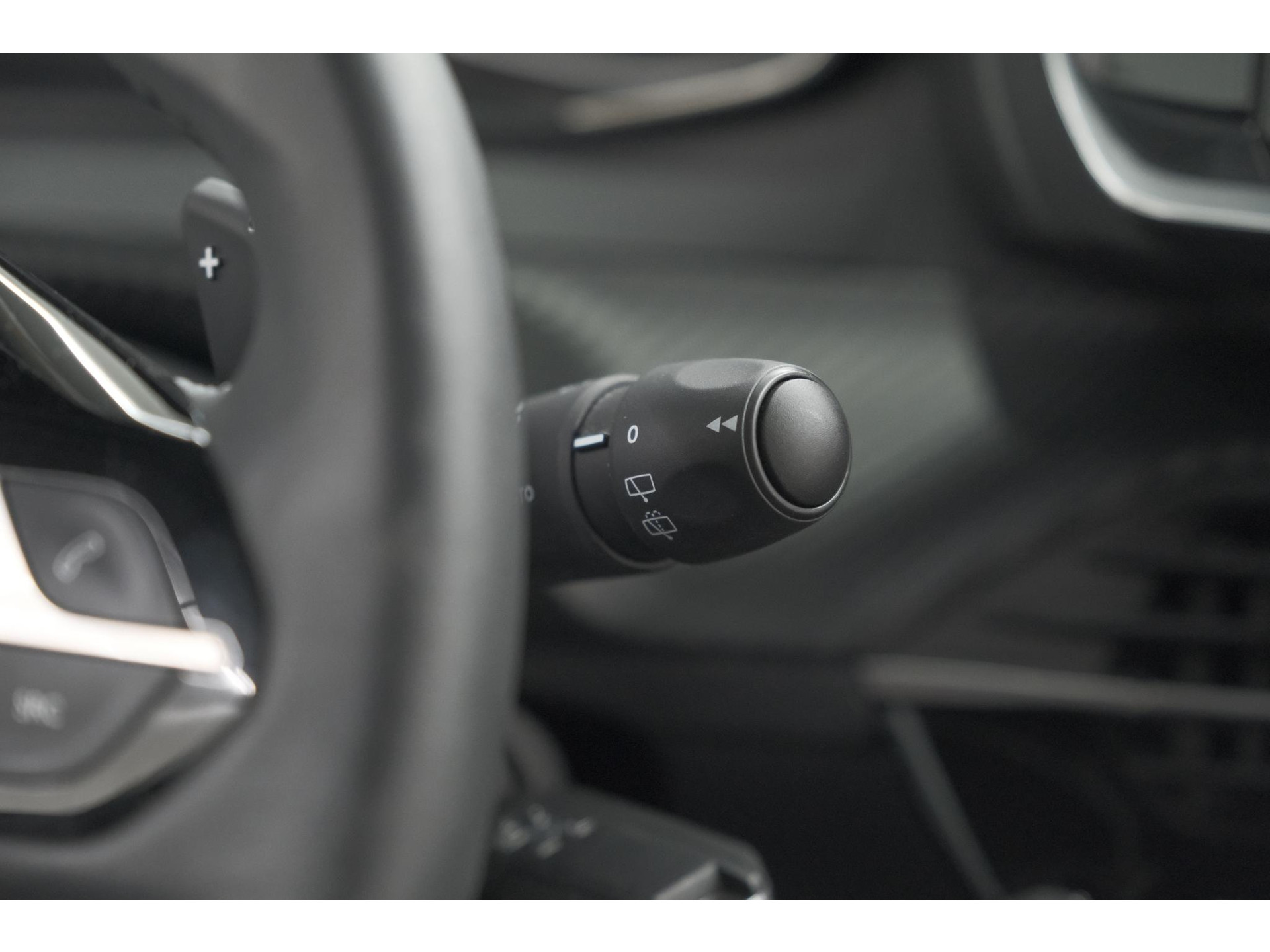 Peugeot 2008 PureTech 130 EAT8 Active | Parkeersensoren | Navigatie | Apple Carplay