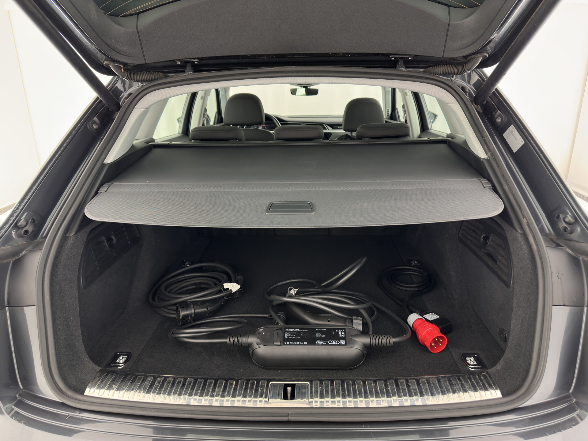 Audi e-tron 50 Quattro *ELECTRO-MOTOR AUDIBLE* Launch edition 71 kWh [ 3-Fase ] {SOH-100%} (INCL-BTW) Aut. *FULL-LED | DIGI-COCKPIT | NAVI-FULLMAP | HEATED-COMFORTSEATS | KEYLESS | AUDI-SOUND | SHIFT-PADDLES | ECC | PDC | CRUISE | 20''ALU*