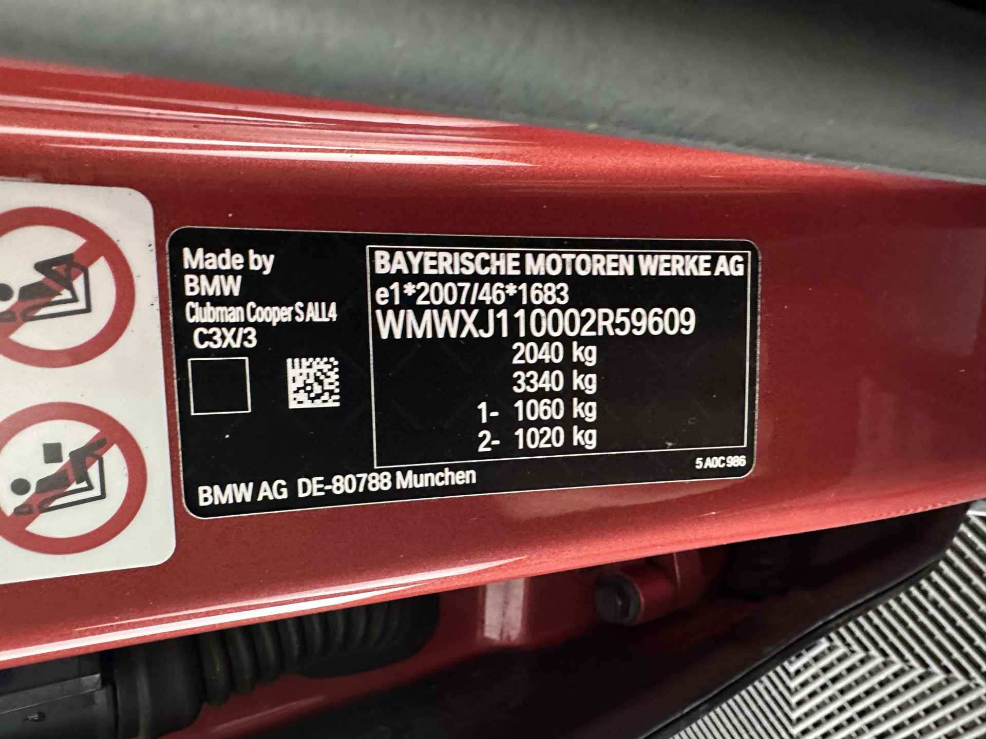 MINI Mini Clubman 2.0 Cooper S ALL4  Premier Plus JCW (INCL-BTW) Aut * PANO | LEATHER | FULL-LED | HEATED-SPORTSEATS | DIGI-COCKPIT | AMBIENT-LIGHT | PRIVACY-GLASS | HEAD-UP | PDC | CAMERA | DAB  | KEYLESS | TOWBAR | 18"ALU*