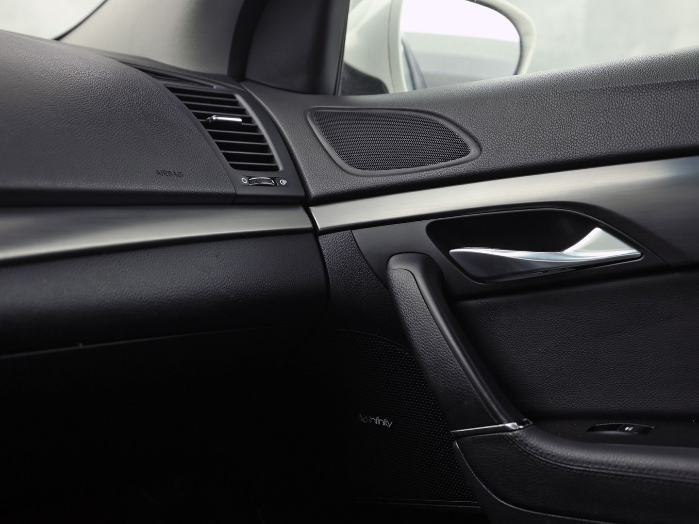 Hyundai i40 Wagon 2.0 GDI i-Catcher 177Pk Automaat (PANORAMADAK, NAVIGATIE, CAMERA, GETINT GLAS, STOELVERWARMING, ELEK SPORTSTOELEN, CRUISE, XENON, NIEUWSTAAT)