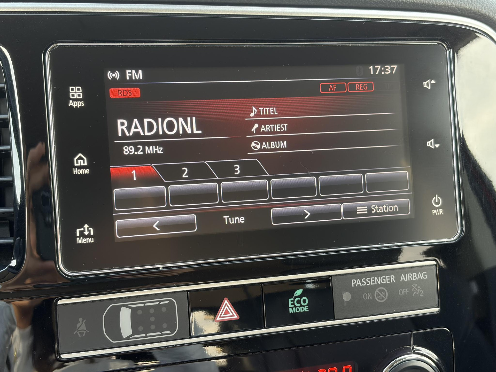 Mitsubishi Outlander 2.4 PHEV Intense ✓1e Eigenaar✓Trakhaak✓SOH 67%✓Carplay✓Camera✓Alcantara-Leder✓Stoelverw-Stoelverkoeling✓Clima✓Cruise✓Pdc V+A✓Keyless✓Net beurt gehad✓18" Lmv✓N.A.P✓Apk tot 10-2027