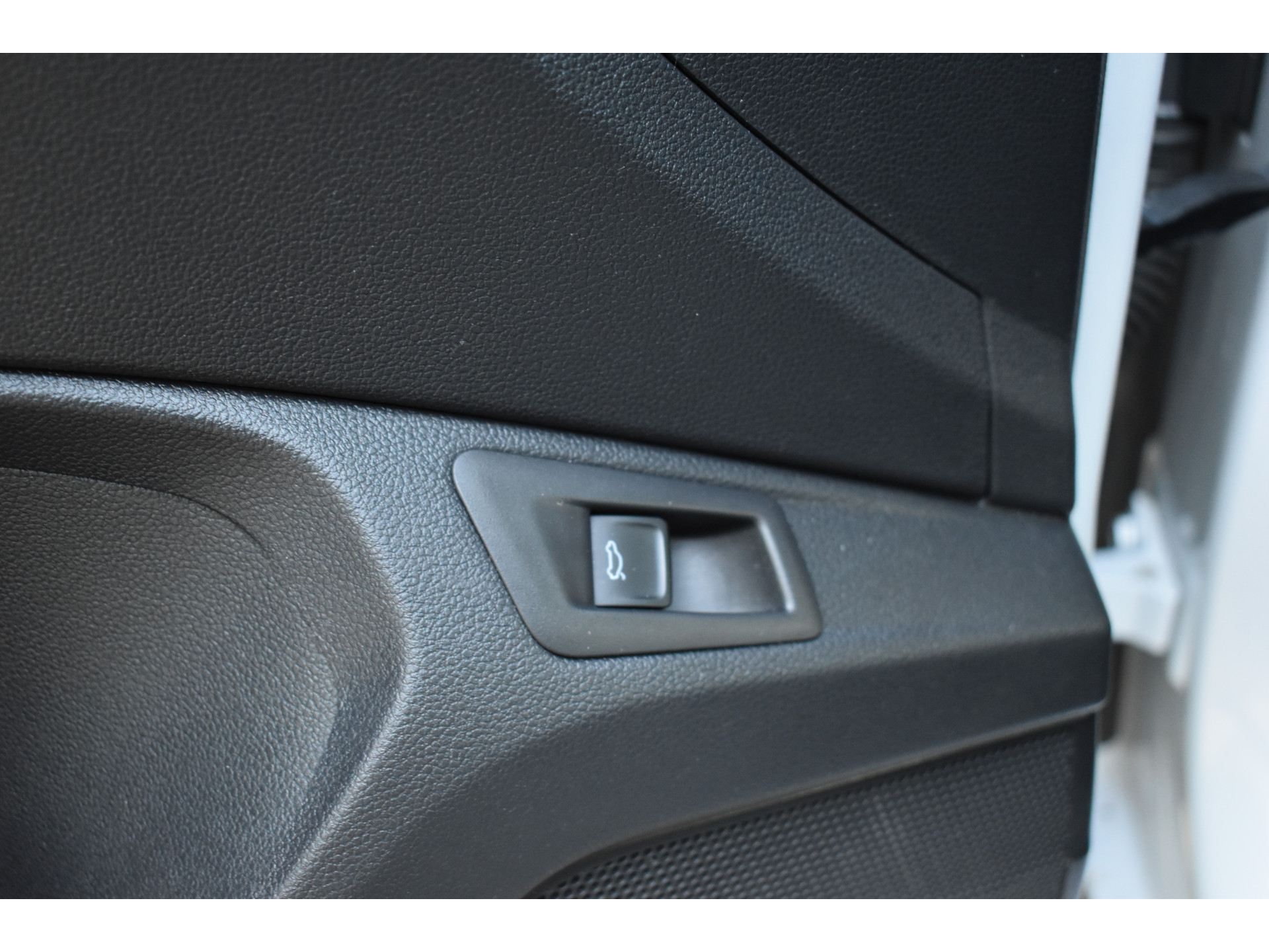 Volkswagen T-Roc 1.5 TSI Sport Business R Carplay Automaat R-line Zwart dak