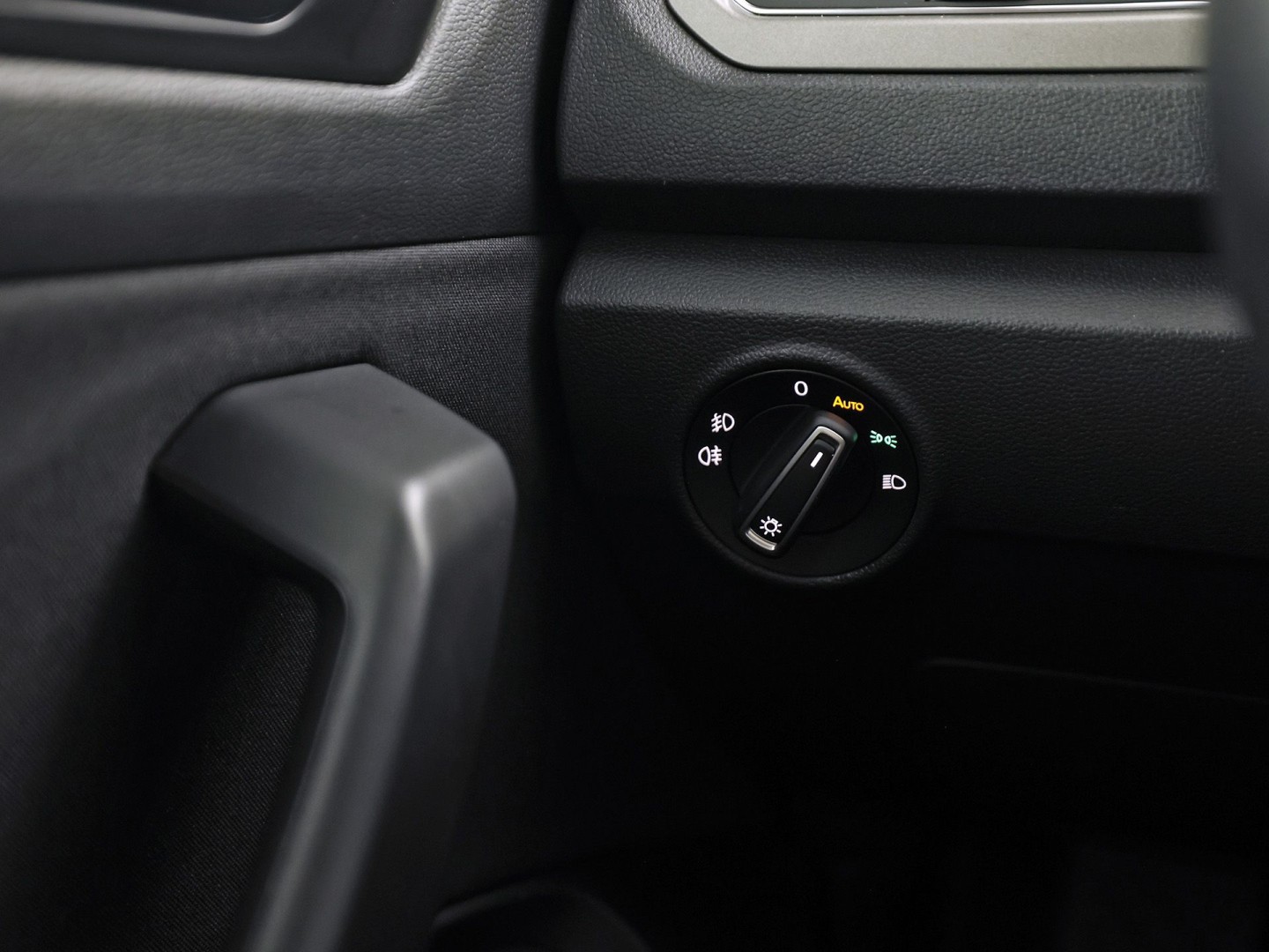 Volkswagen T-Roc 1.0 TSI Sport (APPLE CARPLAY, 1e EIGENAAR, GROOT NAVI, LM VELGEN, SPORTSTOELEN, PARKEERSENSOREN, ADAPTIVE CRUISE, NIEUWSTAAT)
