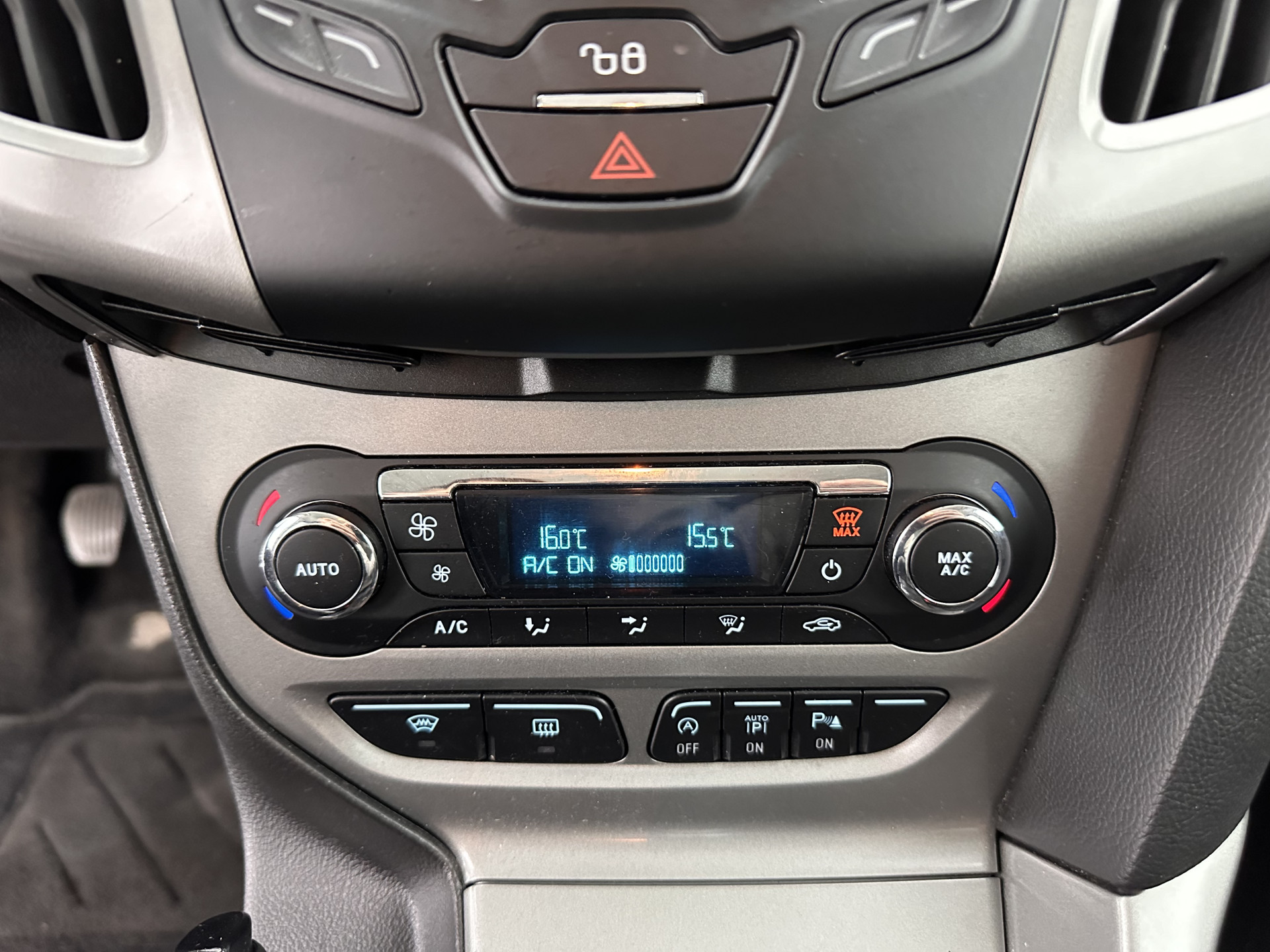 Ford Focus Wagon 1.0 EcoBoost Titanium MOTOR DEFECT !!!*NAVI-FULLMAP | COMFORT-SEATS | ECC | PDC | CRUISE | PARKPILOT | HEATED-SEATS | 16''ALU*