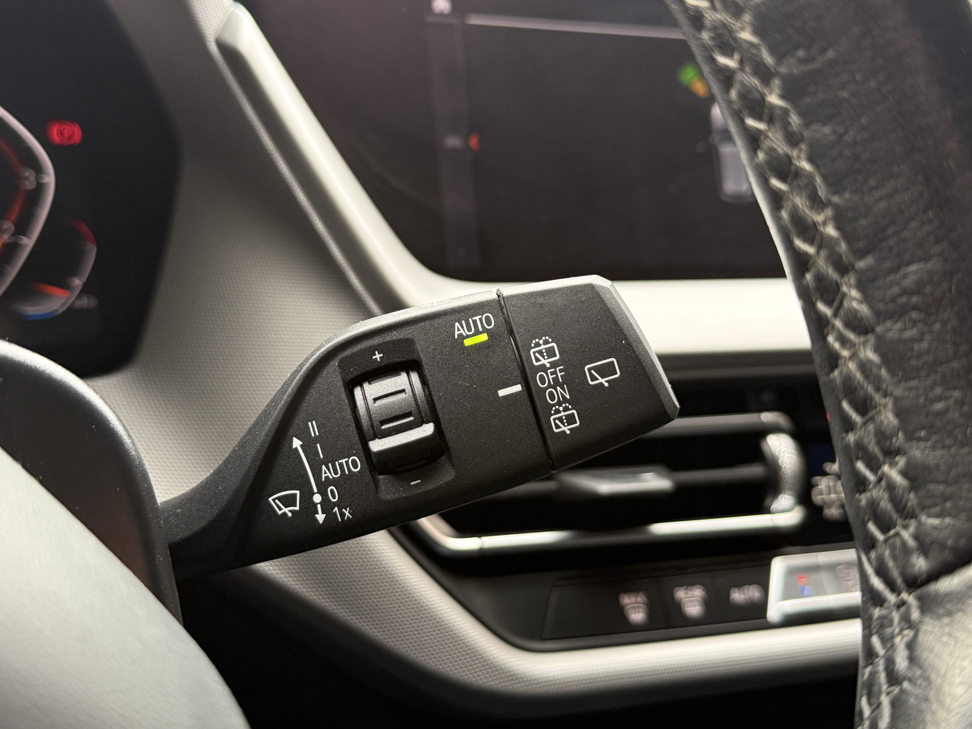 BMW 1-serie 116i Business Edition | Zwarte grill | Apple Carplay | DAB+ | PDC V+A