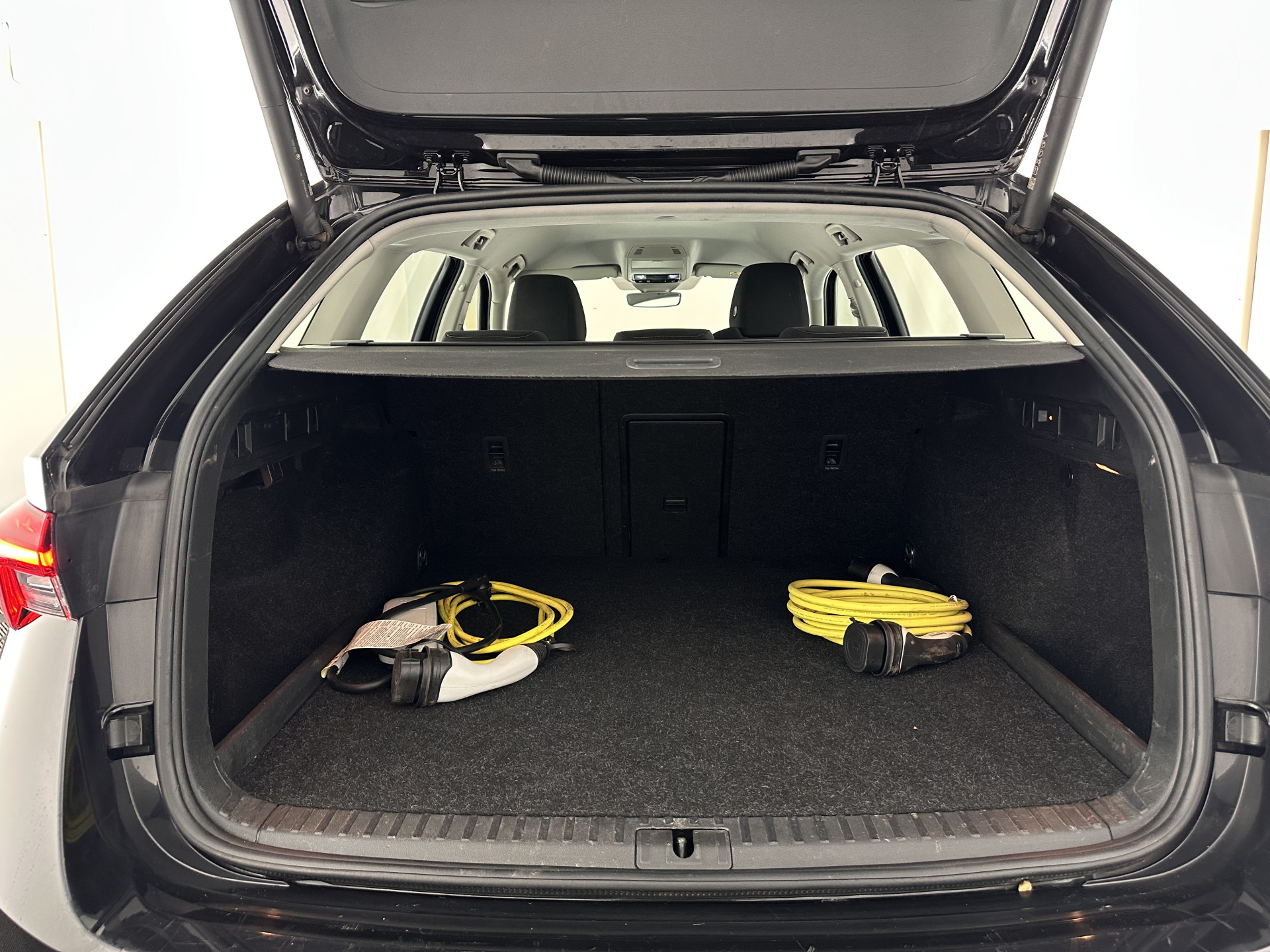 ŠKODA Octavia Combi 1.4 TSI iV PHEV Business Edition (Plug-in) (INCL-BTW) *FULL-LED | DIGI-COCKPIT | COMFORTSEATS | NAVI-FULLMAP | PRIVACY-GLASS | DAB | SHIFTPADDLES | ECC | PDC | CRUISE | TOWBAR | 18''ALU*