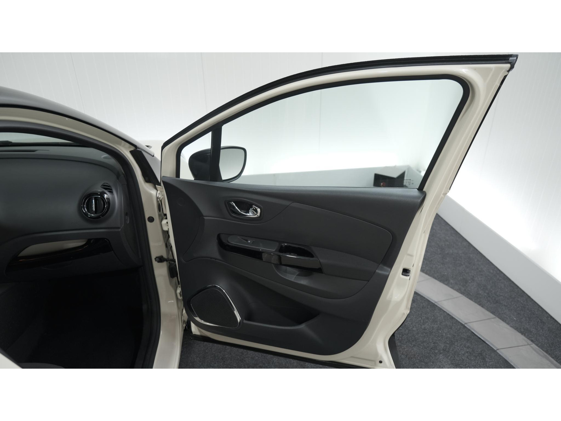 Renault Captur TCe 120 Dynamique | Trekhaak | Camera | R-Link Navigatie | Parkeersensoren