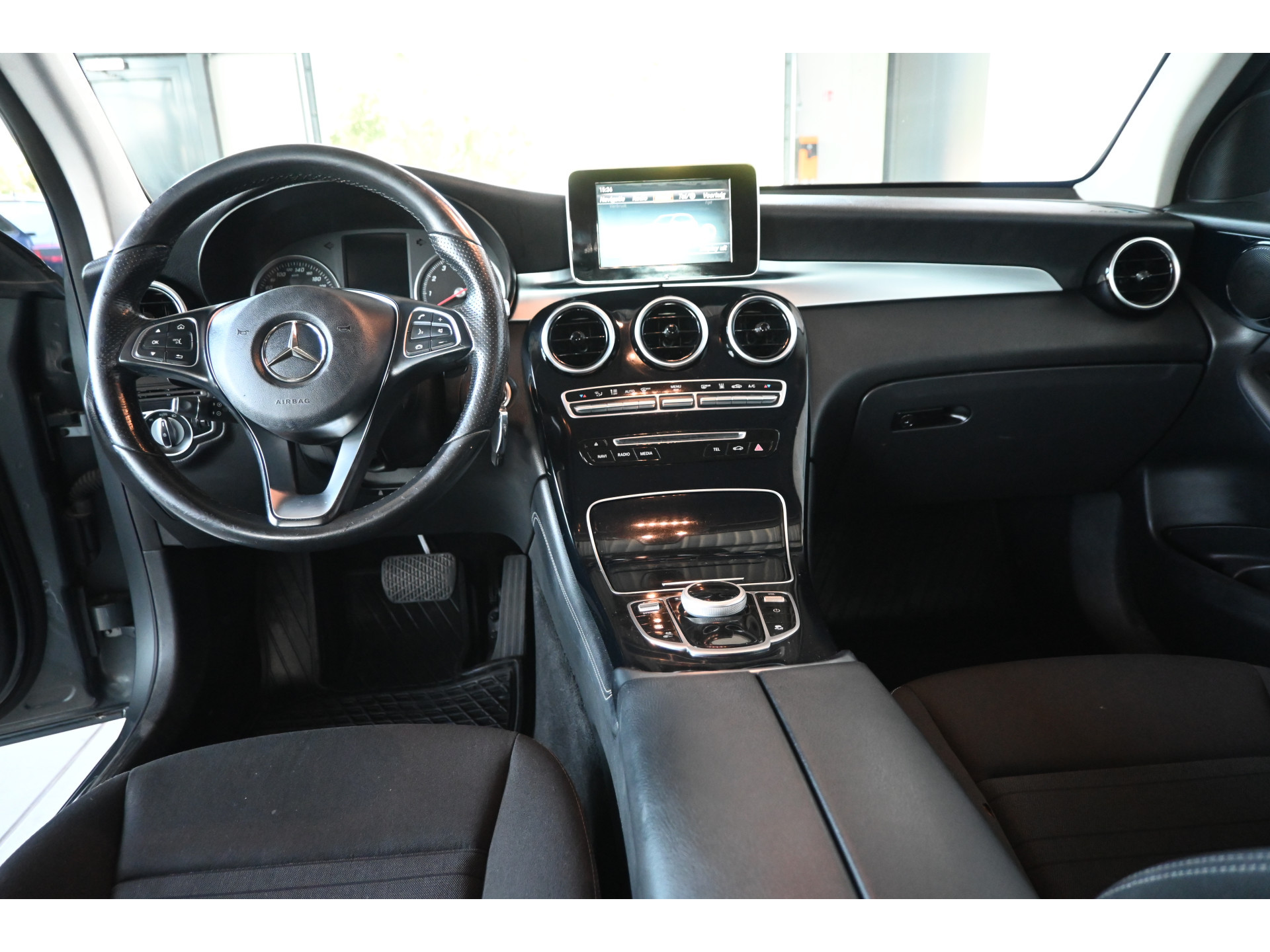 Mercedes-Benz GLC-klasse 350e 4MATIC Business Solution Automaat Navigatie Stoelverwarming Trekhaak Rijklaaprijs! Inruil Mogelijk!