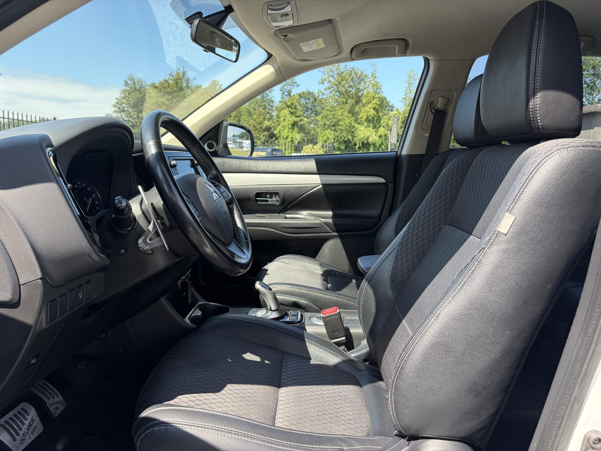 Mitsubishi Outlander 2.0 PHEV Business Edition SOH 73%,Trekhaak,Navi,Camera,Keyless,Halfleder,Clima,Cruise,Lm velgen,N.A.P,Apk tot 04-2027