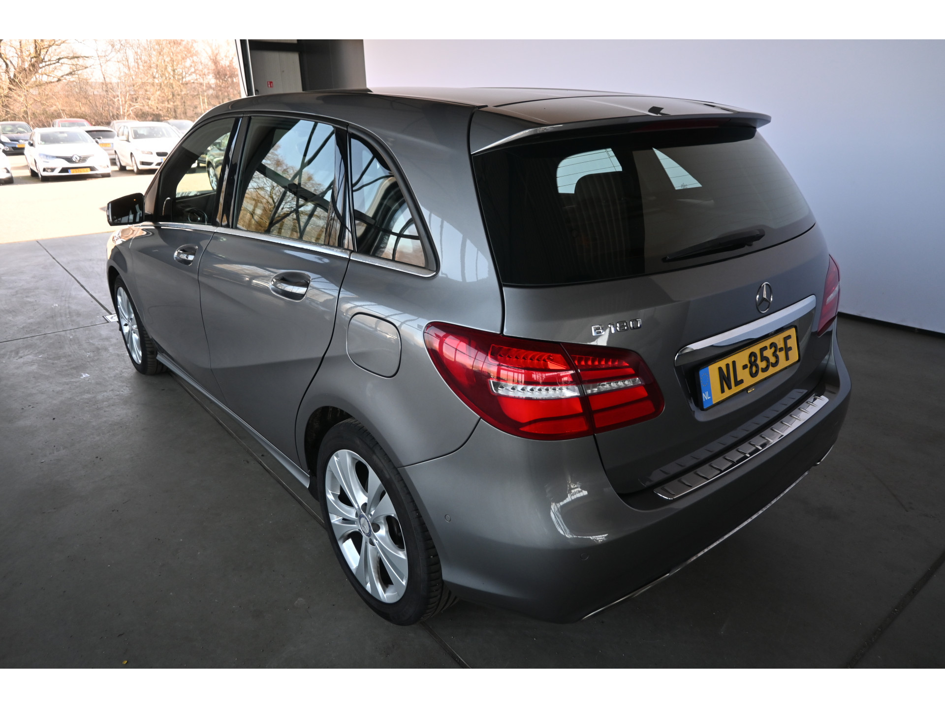 Mercedes-Benz B-klasse 180 Ambition Automaat Clima Navigatie LED Rijklaarprijs! Inruil Mogelijk!