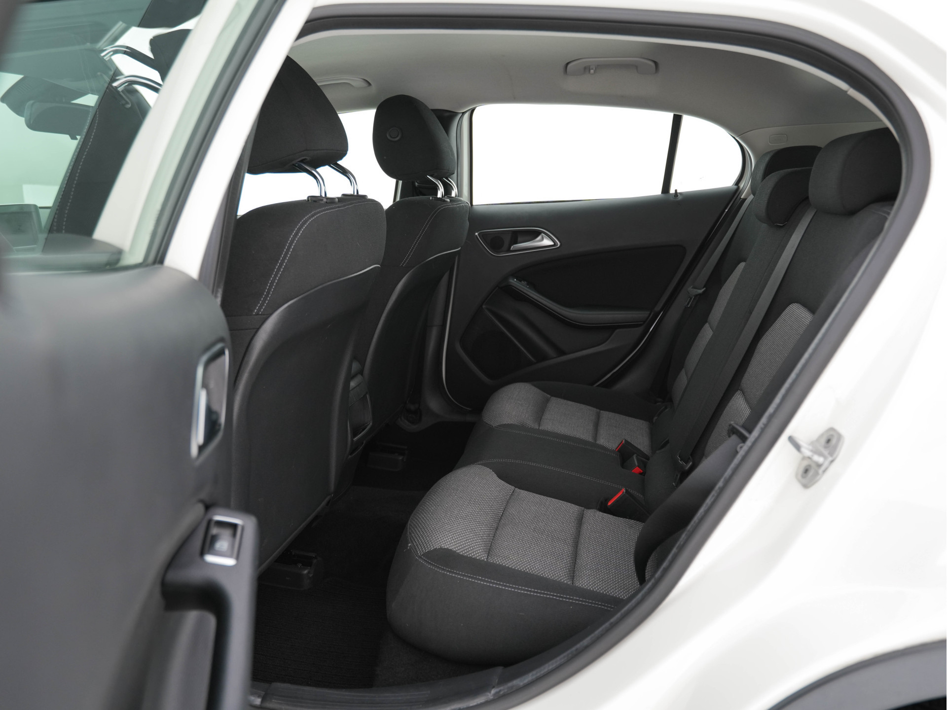 Mercedes-Benz GLA-klasse 200 CDI Ambition NAVI -FULLMAP | AIRCO | PDC | CRUISE | COMFORT-SEATS | 17"ALU*