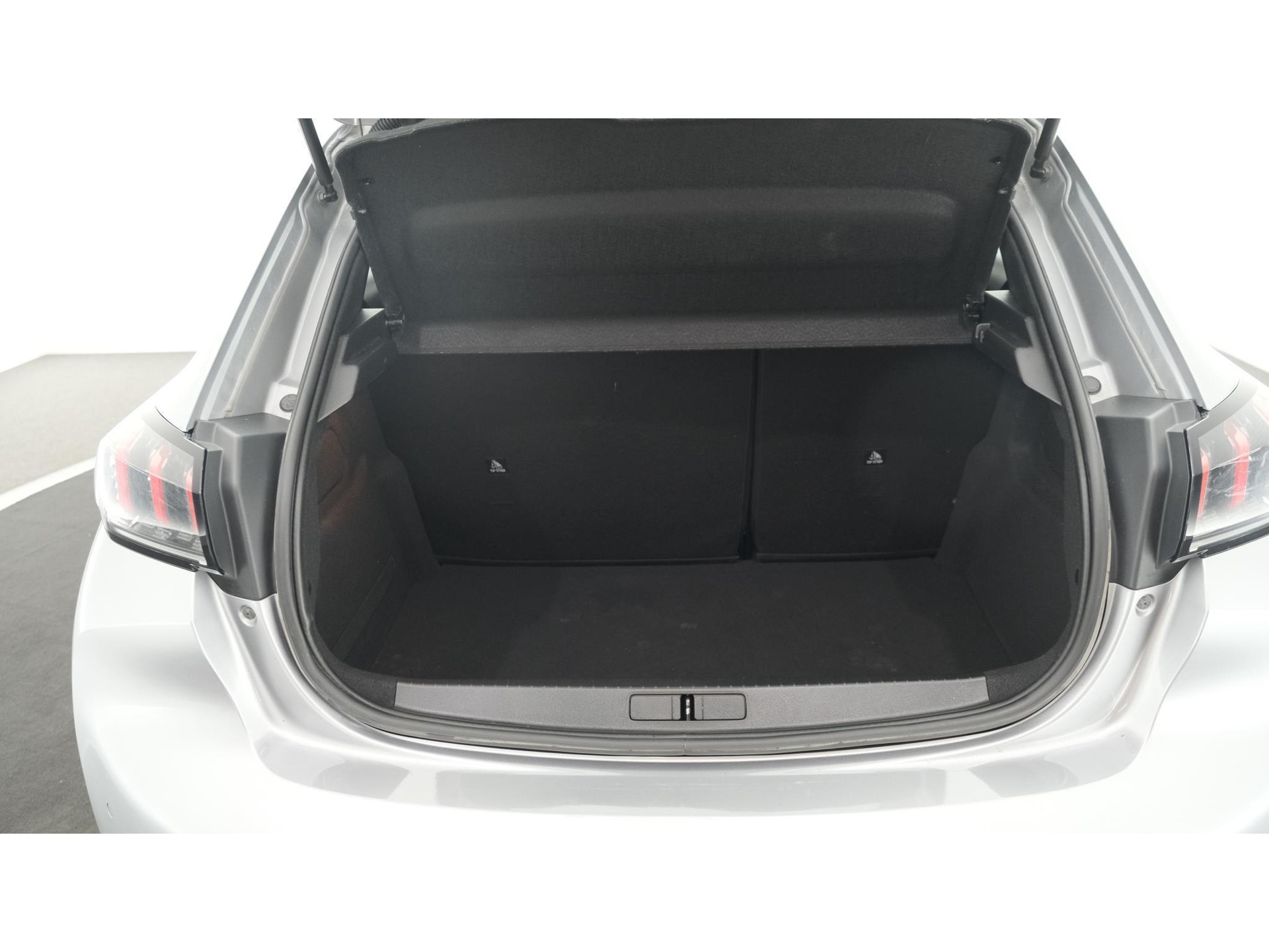 Peugeot 208 PureTech 100 EAT8 Allure | Parkeersensoren | Stoelverwarming | Apple Carplay | Climate Control