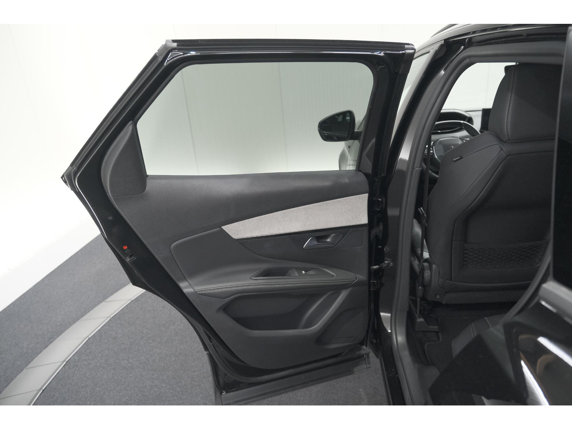 Peugeot 3008 PureTech 130 EAT8 GT Black Pack | Camera | Adaptieve Cruise Control | Elektronische Kofferklep | Apple Carplay