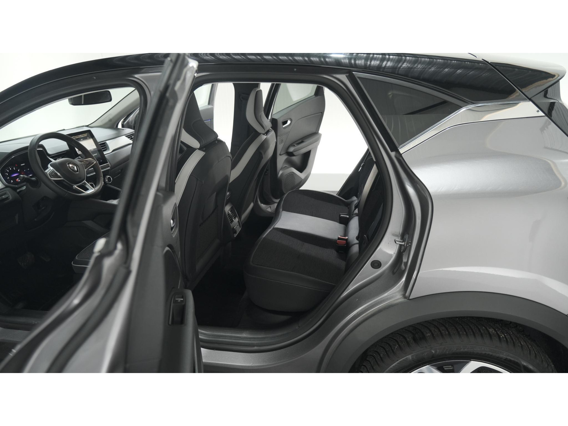 Renault Captur Mild Hybrid 140 EDC Techno | 360 Camera | 9.3 Inch Grootscherm | Stoelverwarming | Apple Carplay | 18 Inch Lichtmetalen Velgen