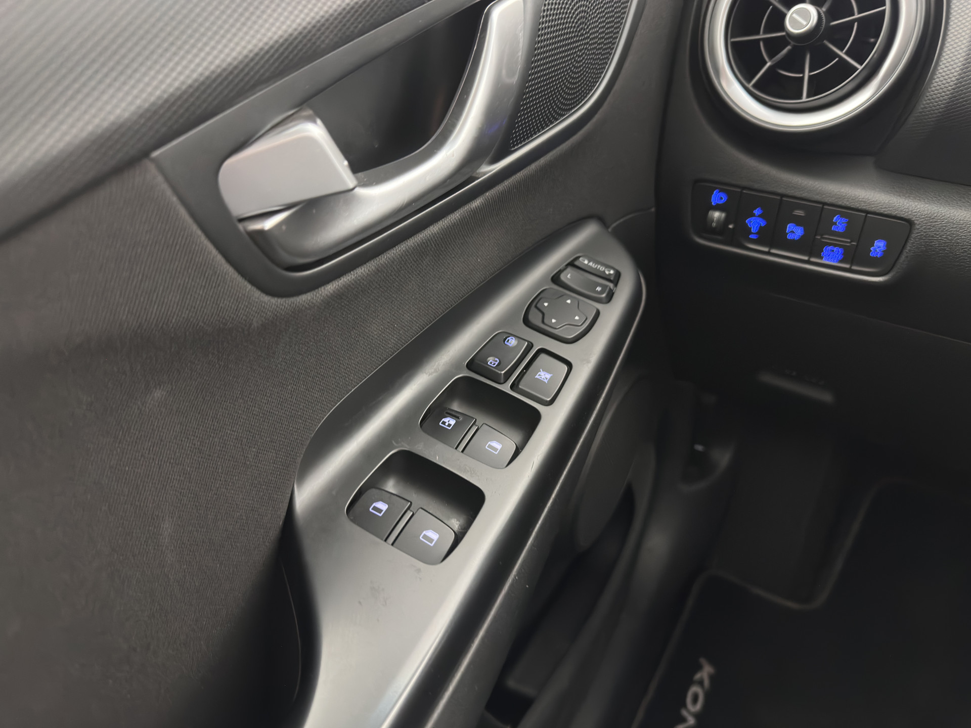 Hyundai Kona 1.6 GDI HEV Fashion (INCL-BTW) Aut. *NAVI-FULLMAP | DIGI-COCKPIT | FULL-LED | KEYLESS | CAMERA | HEAD-UP | SHIFT-PADDLES | DAB | COMFORT-SEATS | PRIVACY-GLASS | TOWBAR | 16 "ALU*