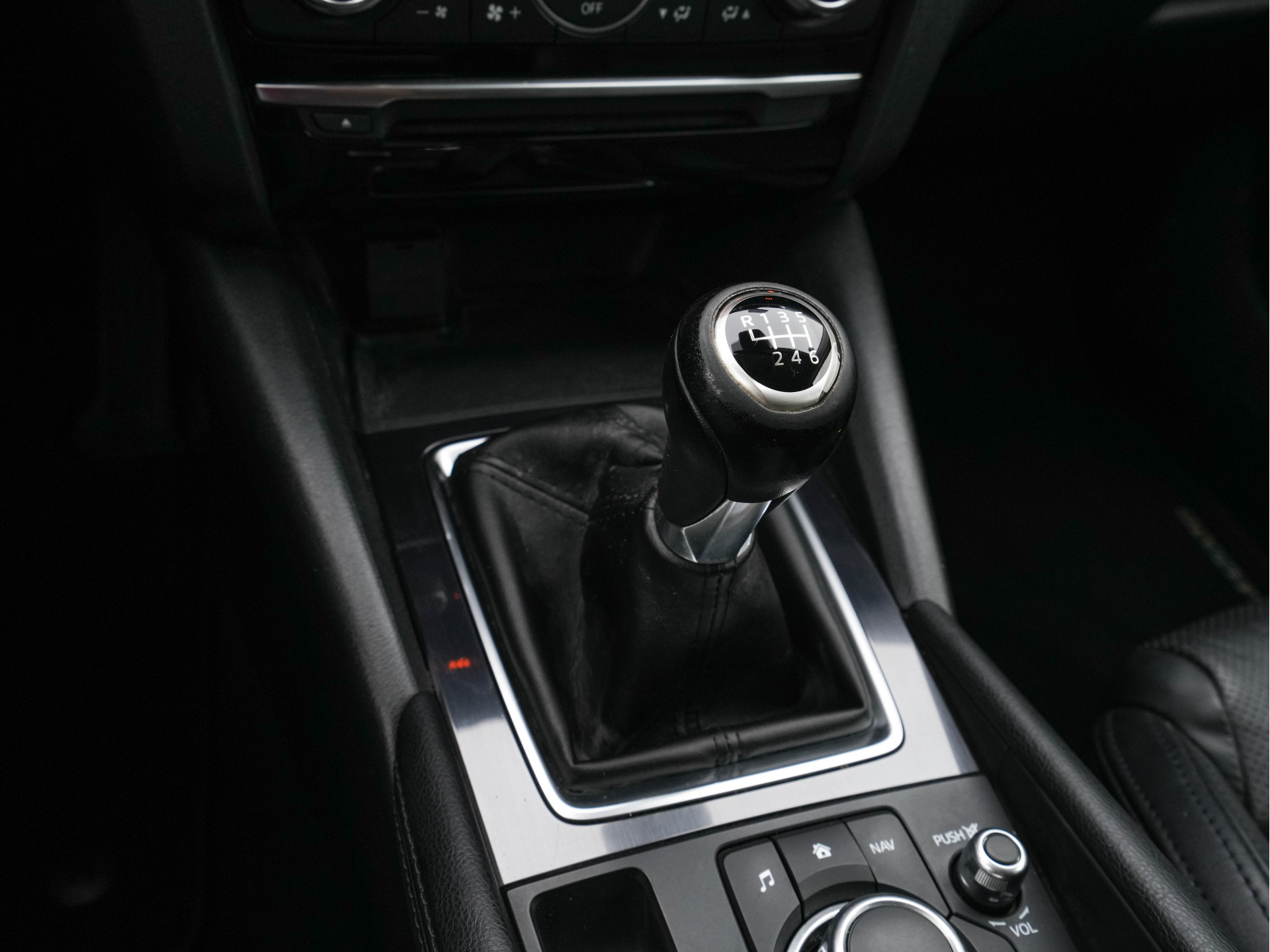 Mazda 6 Sportbreak 2.2D SkyActiv-D 150 Skylease GT (INCL-BTW) *LEATHER | FULL-LED | NAVI-FULLMAP | MEMORY-PACK | BOSE-AUDIO | BLIND-SPOT | CAMERA | KEYLESS | ECC | HEATED-SPORTSEATS | PDC | CRUISE | 17"ALU*