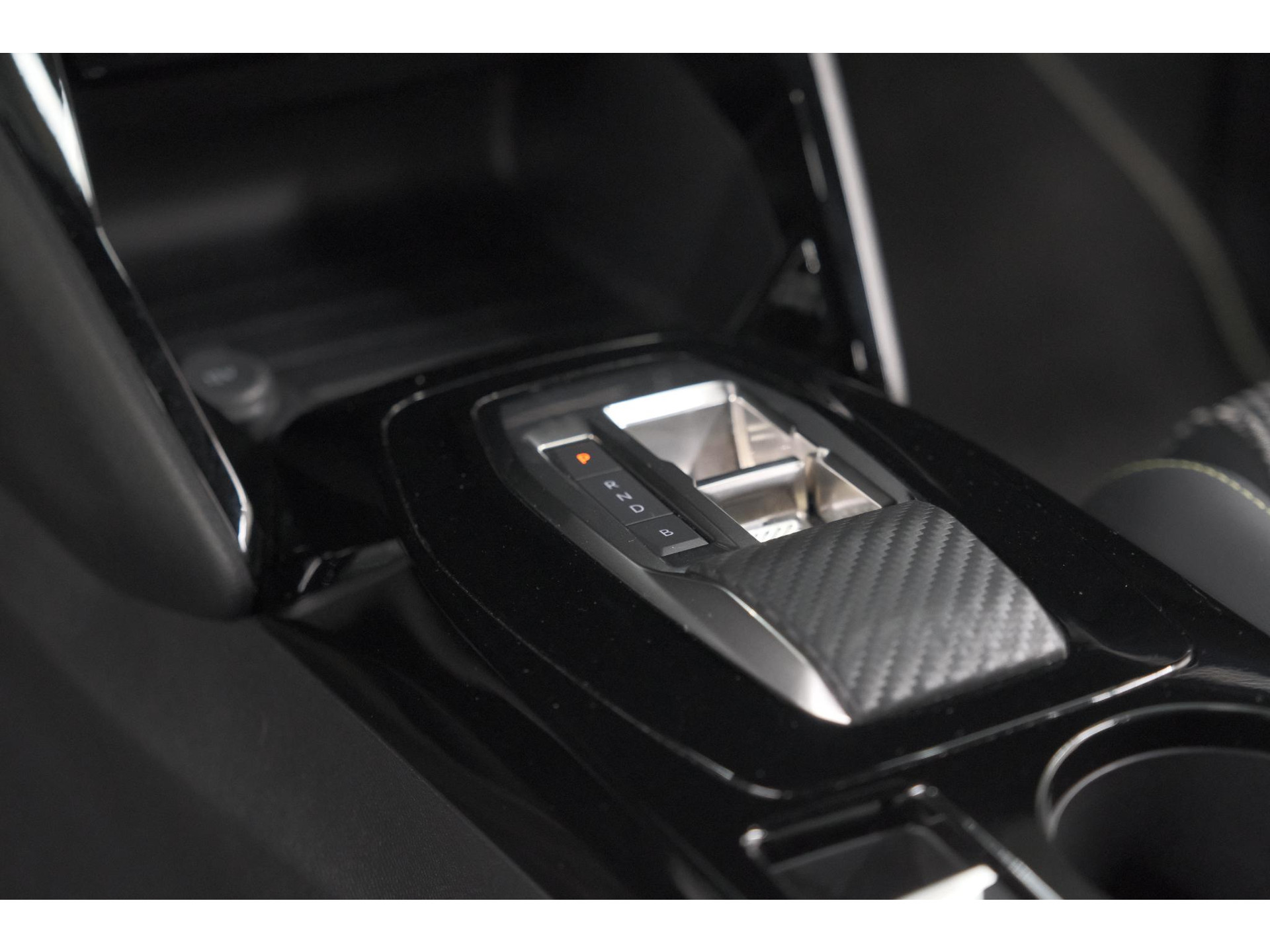 Peugeot e-2008 EV GT 50 kWh | 3 Fase | 360 Camera | Adaptieve Cruise Control | Dodehoekdetectie