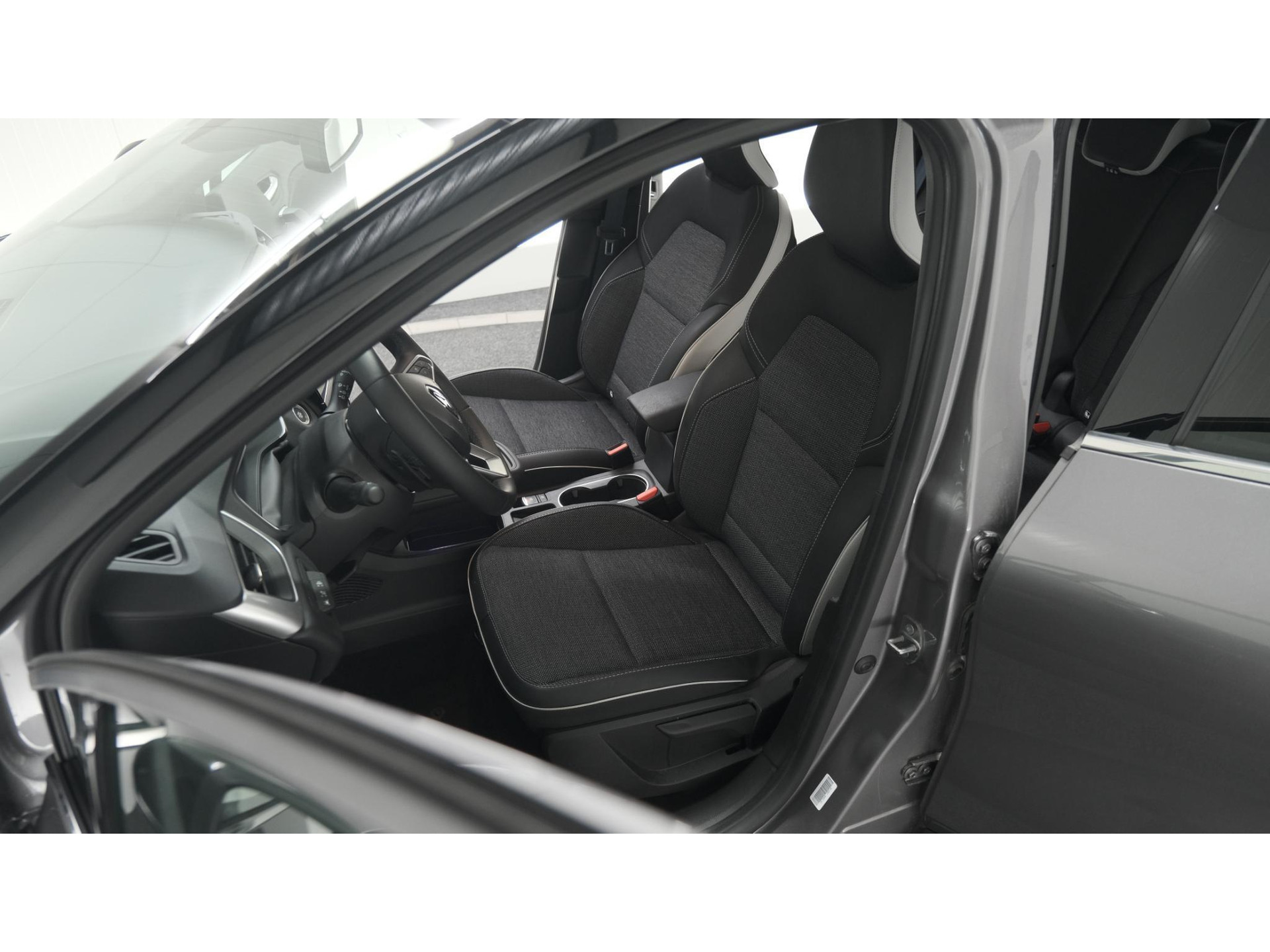 Renault Captur Mild Hybrid 140 EDC Techno | 360 Camera | 9.3 Inch Grootscherm | Stoelverwarming | Apple Carplay | 18 Inch Lichtmetalen Velgen