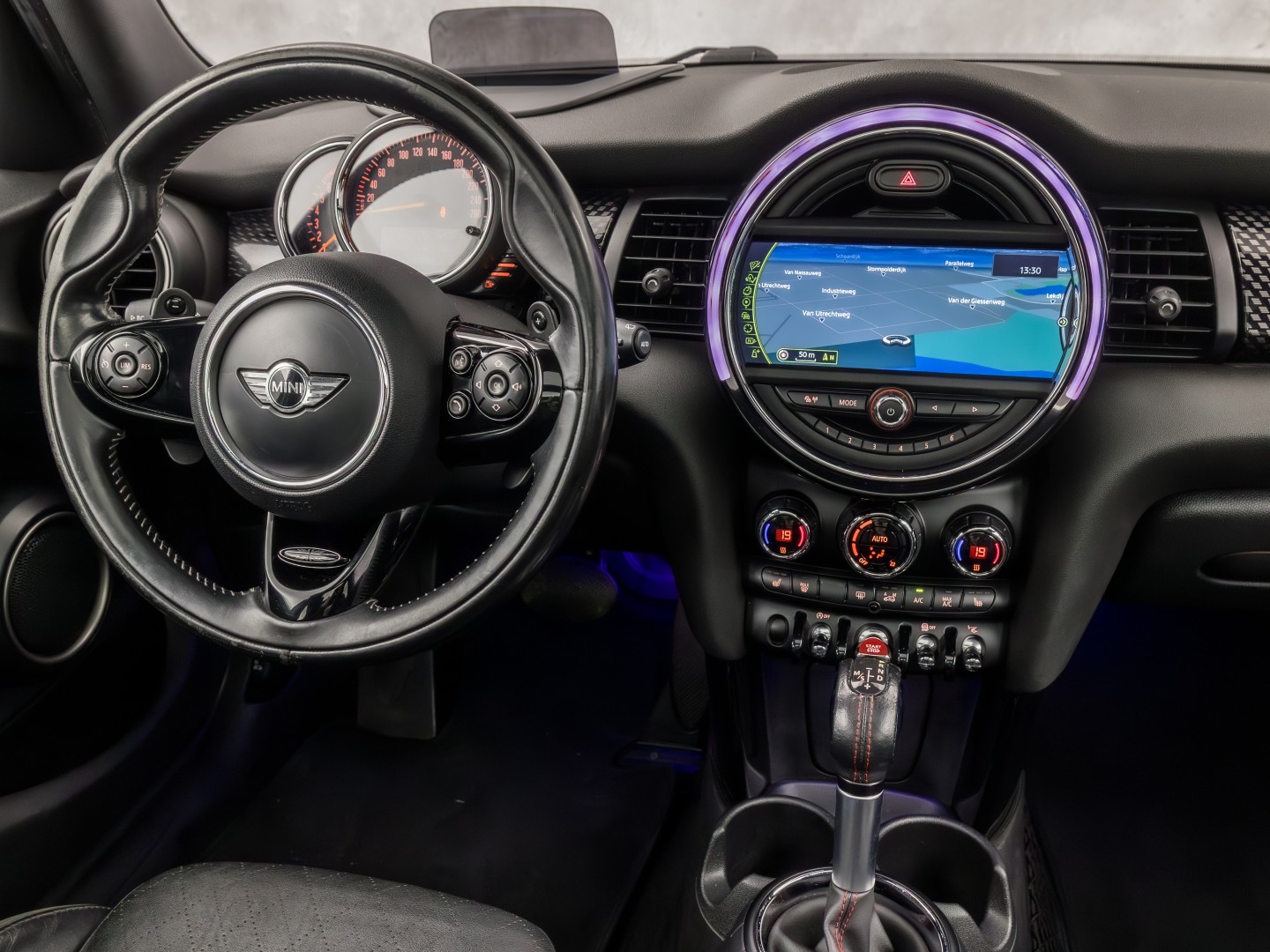 MINI 5-deurs 2.0 Cooper S Chili Edition 192Pk Automaat (PANORAMADAK, GROOT NAVI, HEAD-UP DISPLAY, LEDER, STOELVERWARMING, SPORTSTOELEN, GETINT GLAS, PARKEERSENSOREN, NIEUWSTAAT)