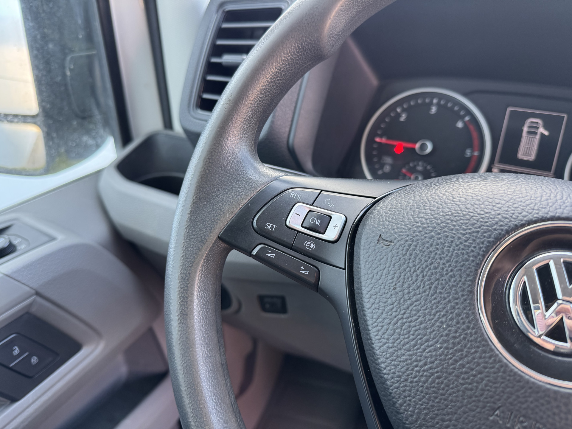 Volkswagen Crafter 2.0 TDI 140 PK Imperiaal Glasresteel Glastransporter L3H3 Camera Carplay Airco Cruise control Glaszetter