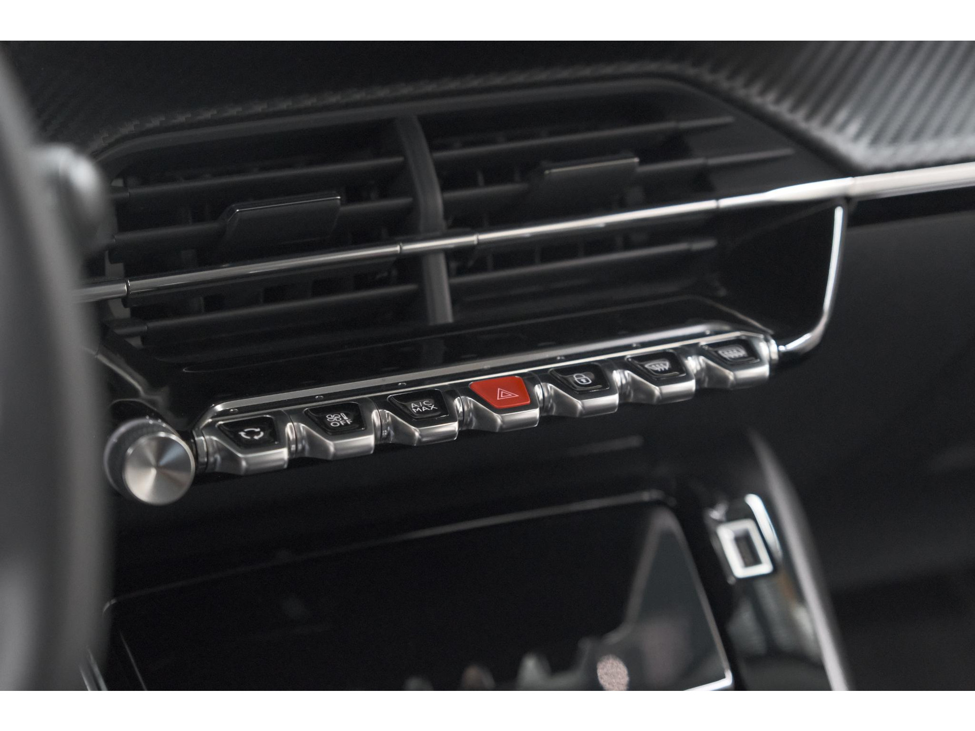 Peugeot 2008 PureTech 130 EAT8 Allure | Trekhaak | Camera | Navigatie | Apple Carplay