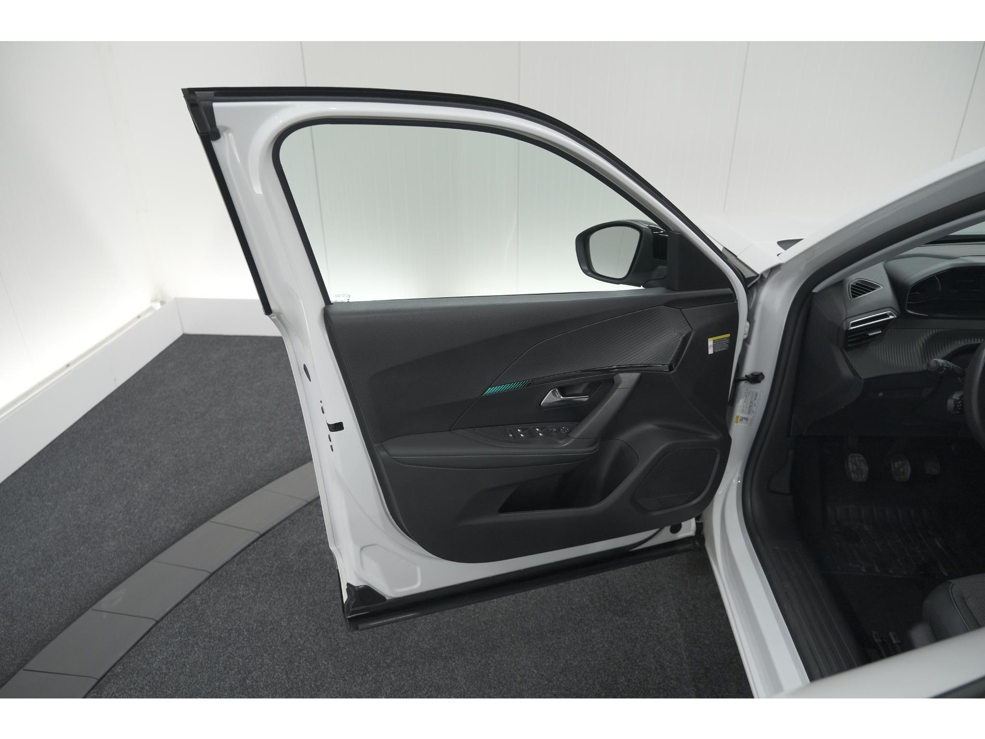 Peugeot 2008 PureTech 102 Allure Pack | Allseason Banden | Parkeersensoren | Apple Carplay