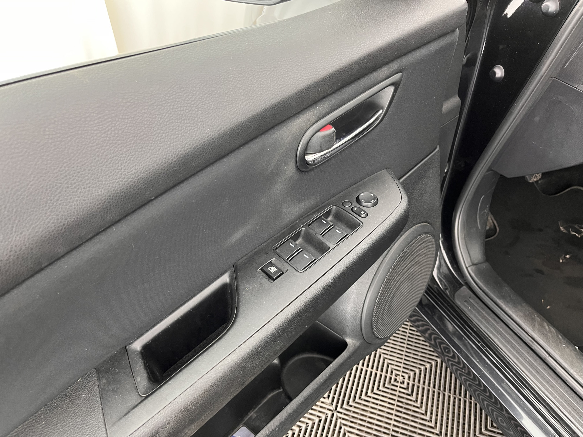 Mazda 6 Sportbreak 2.2 CiTD Business *AIRCO | CRUISE | COMFORT-SEATS | RADIO-CD/MP3 | 16''ALU*