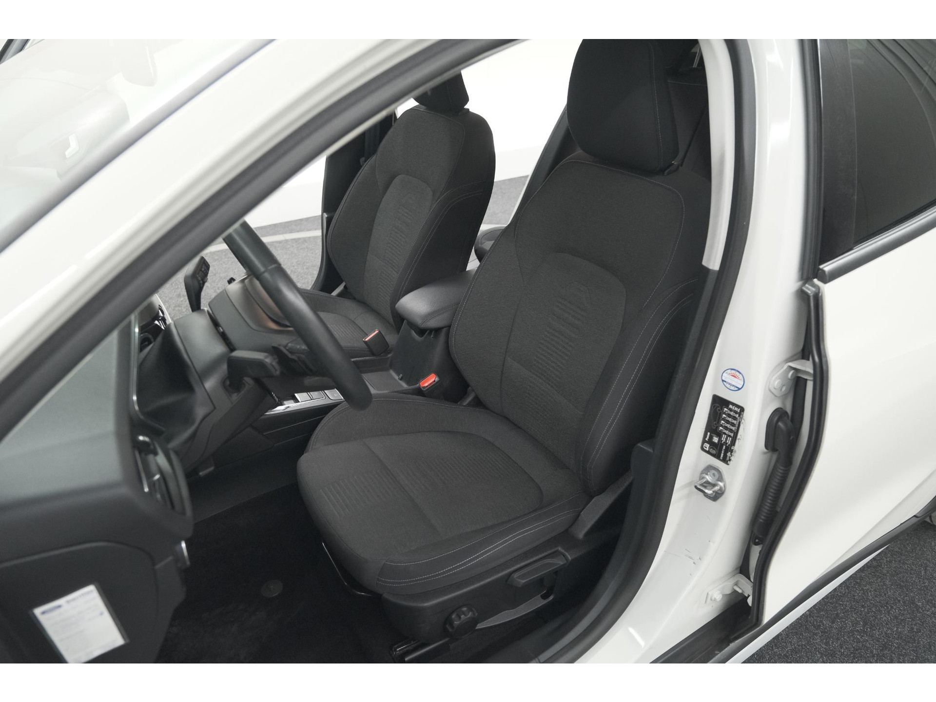 Ford Focus 1.5 EcoBoost Active Business | Lage Kilometerstand | Navigatie | Parkeersensoren | Apple Carplay