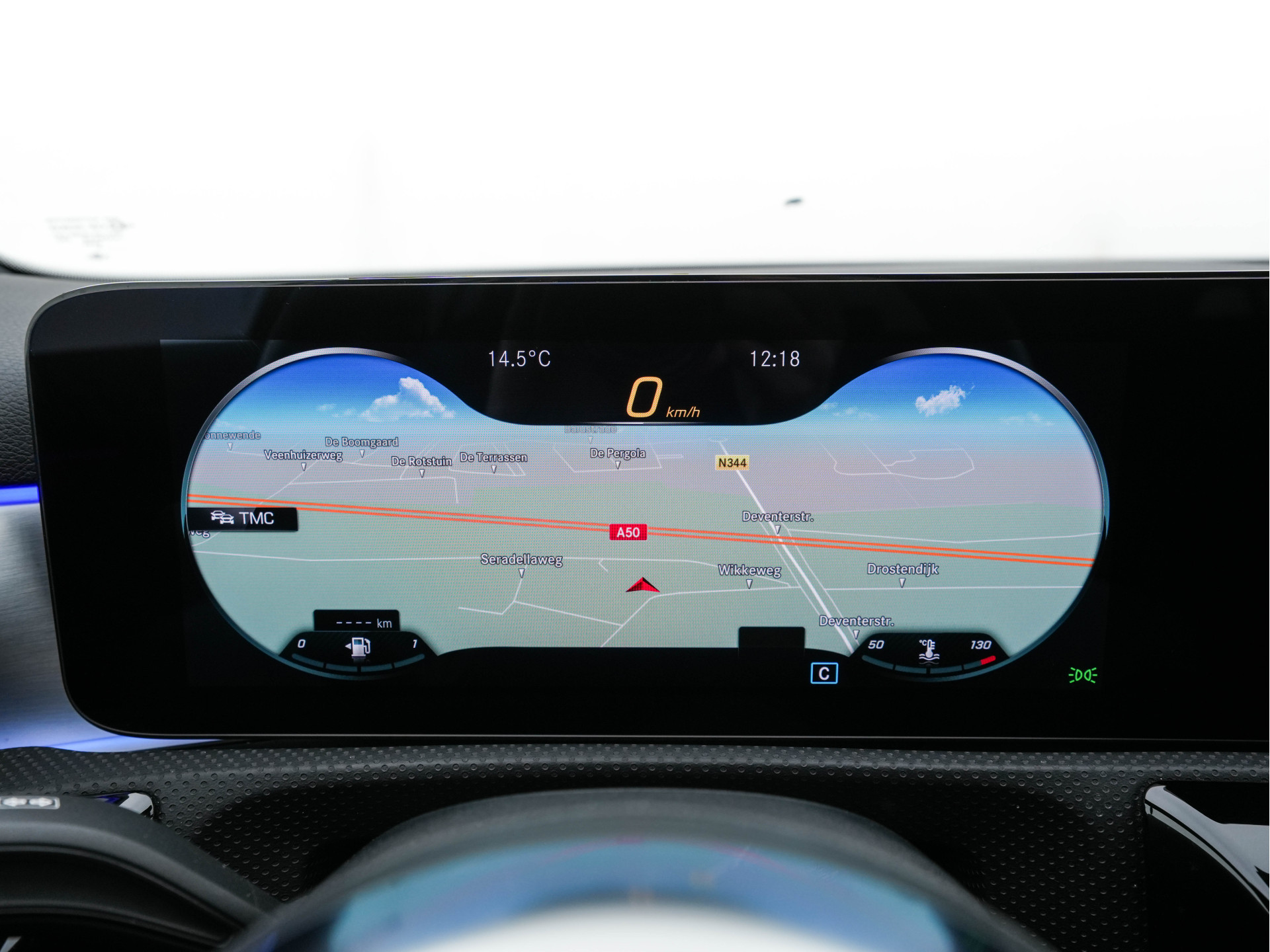 Mercedes-Benz A-klasse 160 AMG-Sportpack Business-Solution (INCL-BTW) *WIDESCREEN-DIGI-COCKPIT | FULL-LED | LEATHER-MICROFIBRE | CAMERA | DYNAMIC-SELECT | CRUISE | HEATED-SPORTSEATS | PRIVACY-GLASS | DAB | AMBIENT-LIGHT | 18"ALU*