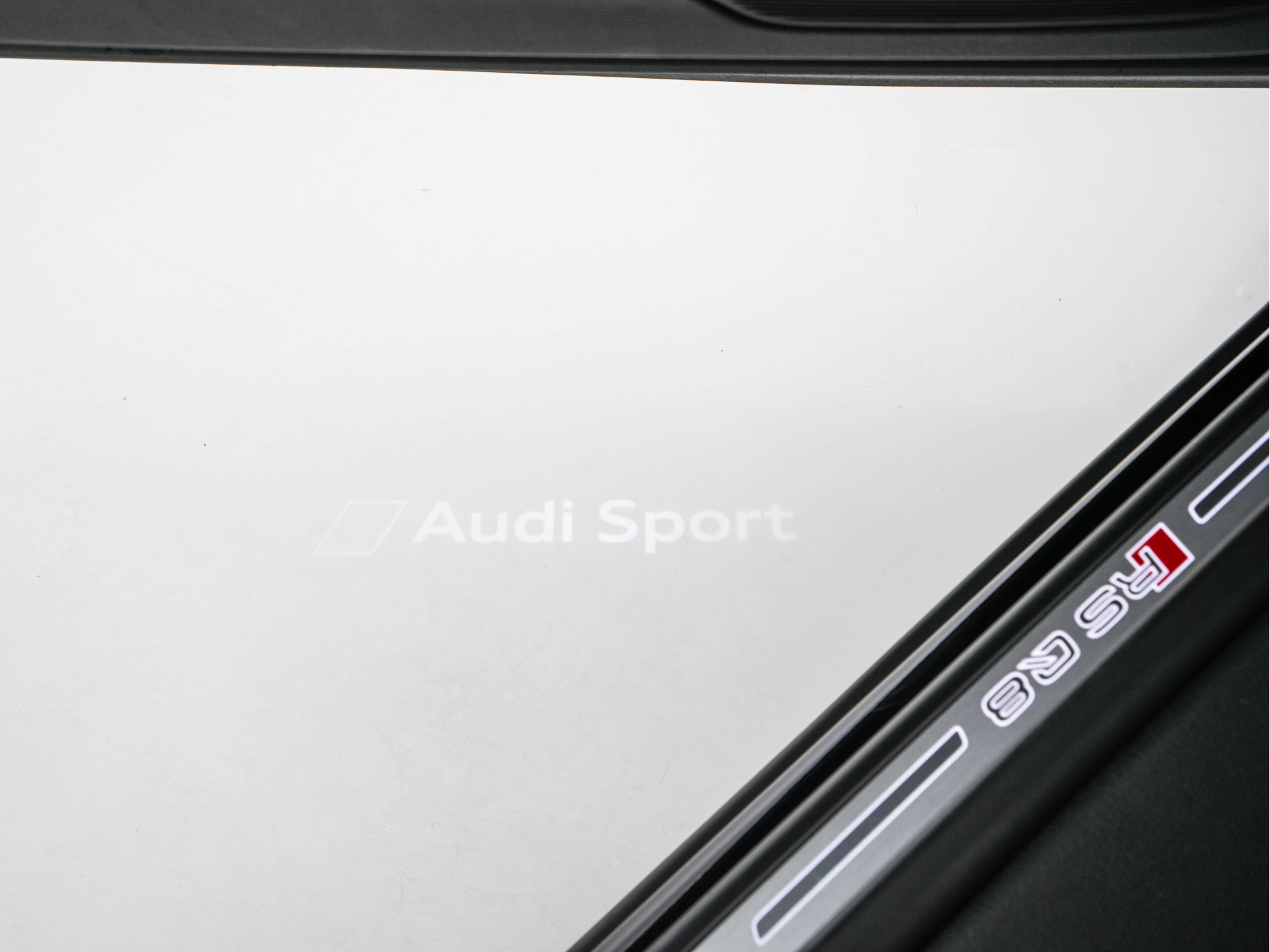 Audi RS Q8 4.0 TFSI Quattro * PANO | MILLTEK-EXHAUST | CERAMIC-BRAKES | CARBON-PACK | LEATHER | MEMORY-PACK | 4-WHEEL-STEERING | AIRSUSPENSION | BANG&OLUFSEN | ADAPTIVE-CRUISE | BLINDSPOT | TOPVIEW | SOFTCLOSE |  ....