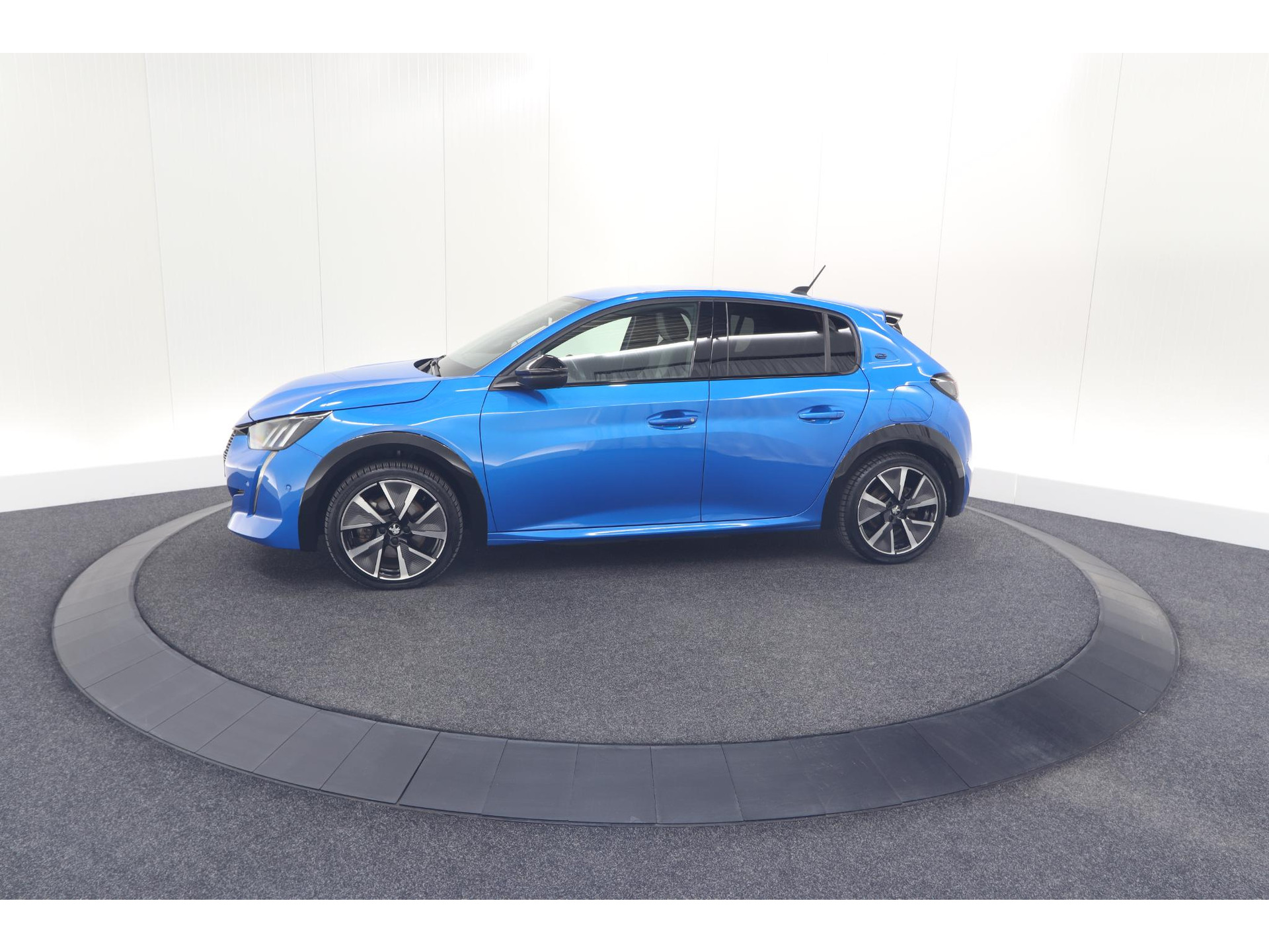 Peugeot e-208 EV GT Pack 50 kWh | Camera | Adapieve Cruise Control | Stoelverwarming | 3 FASE