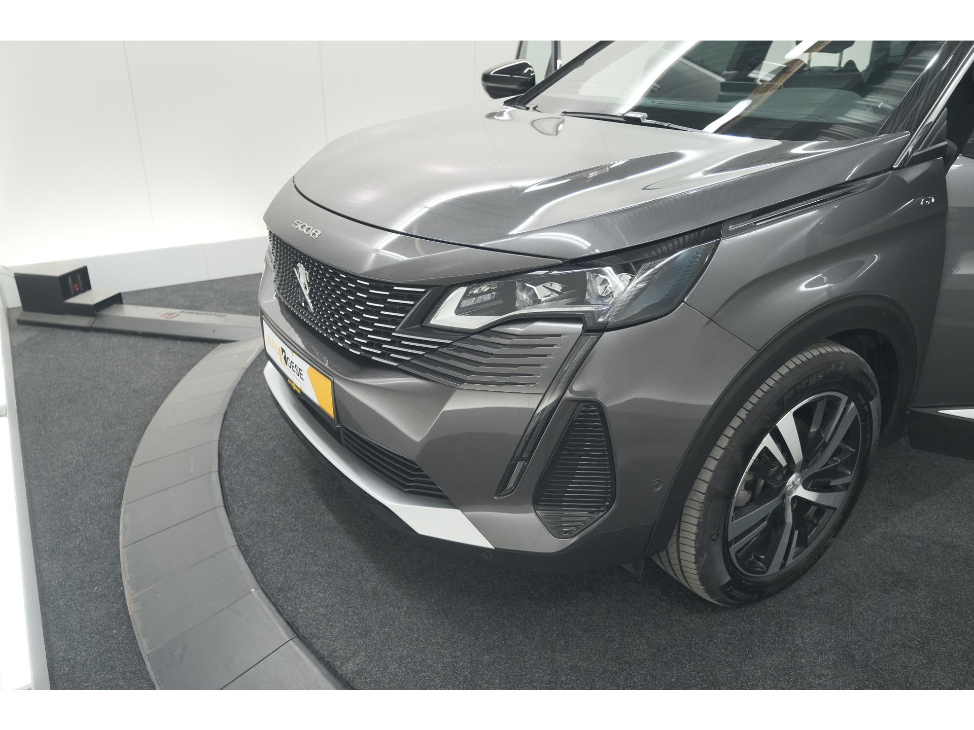 Peugeot 5008 PureTech 130 GT | Camera | Adaptieve Cruise Control | Dodehoekdetectie | Navigatie